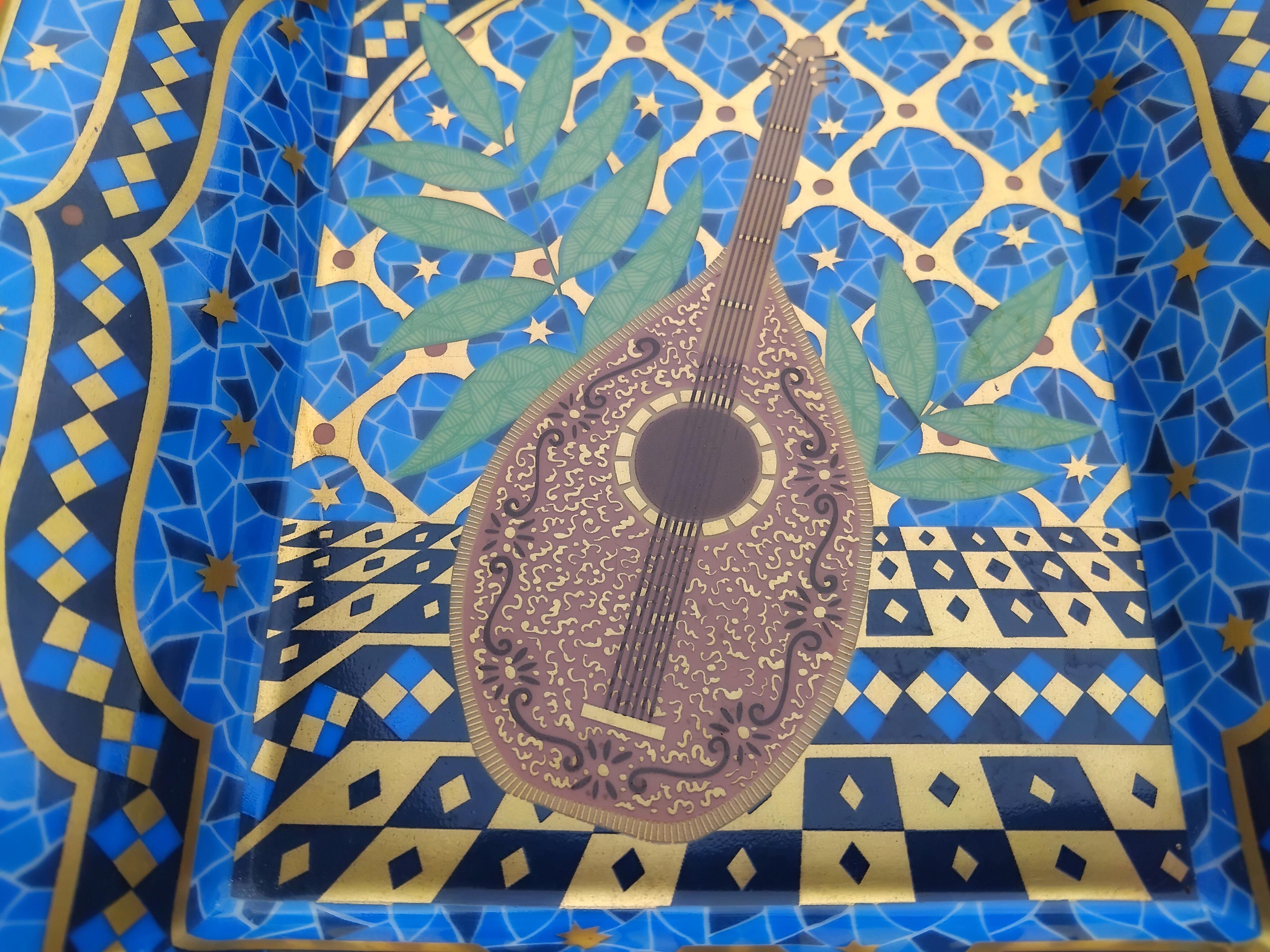 Gorgeous Authentic Hermès Ashtray

Print: Lute

Drawing is beautiful, illuminated by the many golden details

Made in France

Made of printed porcelain, edges and notches hand painted with fine gold

Colorways: blue, beige, green, golden

