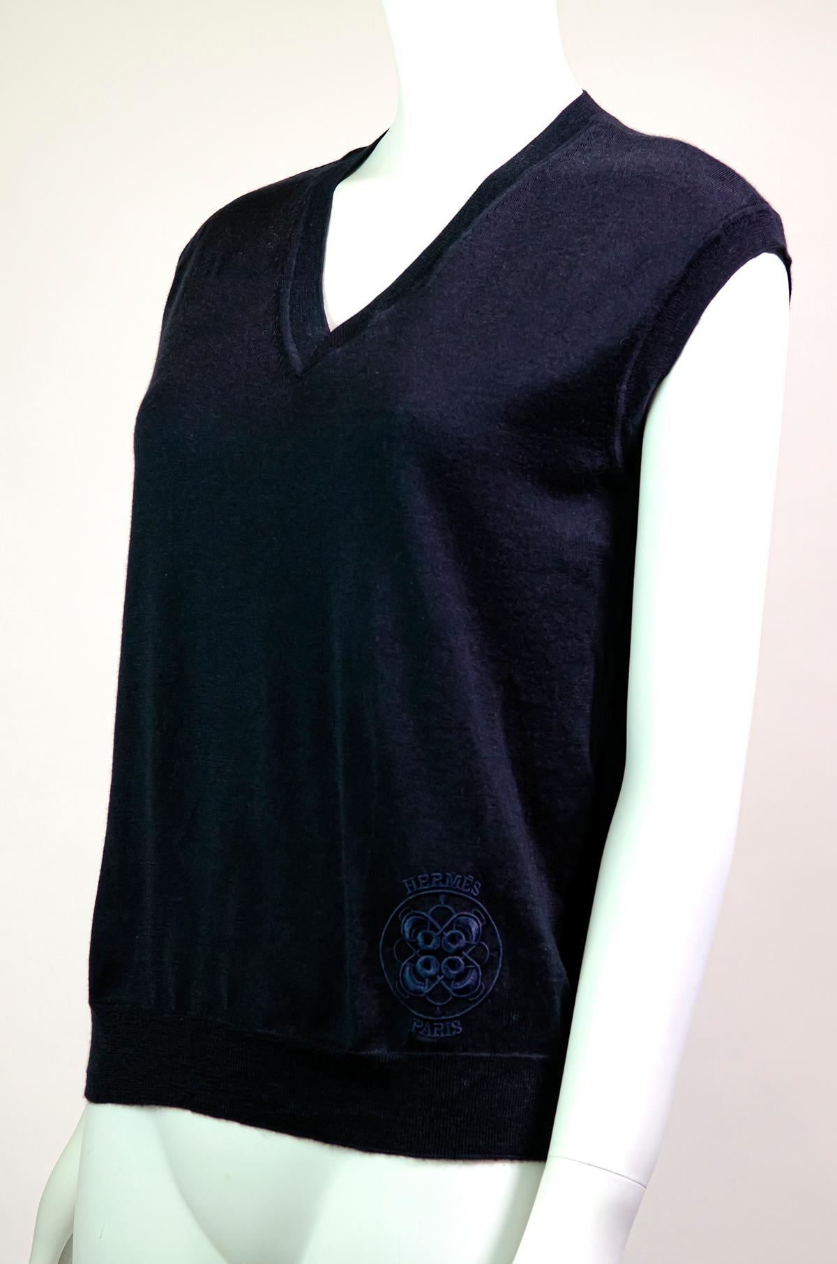 Stunning luxurious Hermès knitted sleeves V-neck sleeveless top - made in Italy from a silk and cashmere mix. Features a beautiful Hermès crest at the front left close to the hem. So elegant and easy to wear - perfect for every day. Wear it alone as