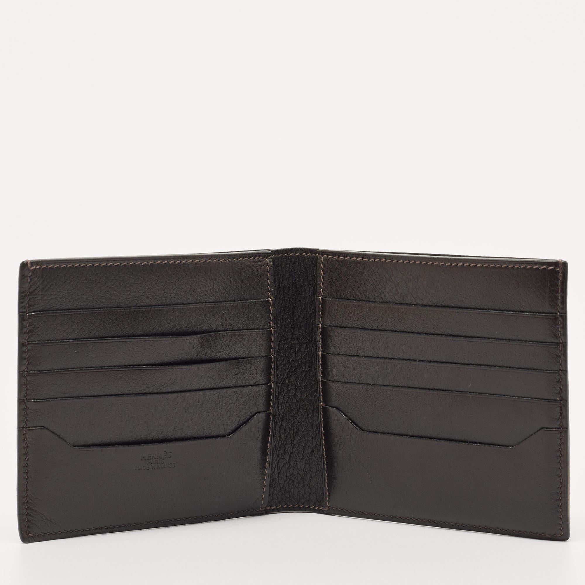 Give your essentials a stylish home with this wallet from the house of Hermes. Made from leather, it has several slots and compartments to neatly house your things.