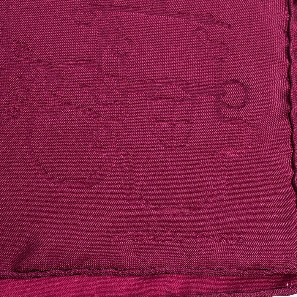 Hermes Magenta Horsebit Pattern Silk Jacquard Pocket Square In Good Condition In Dubai, Al Qouz 2