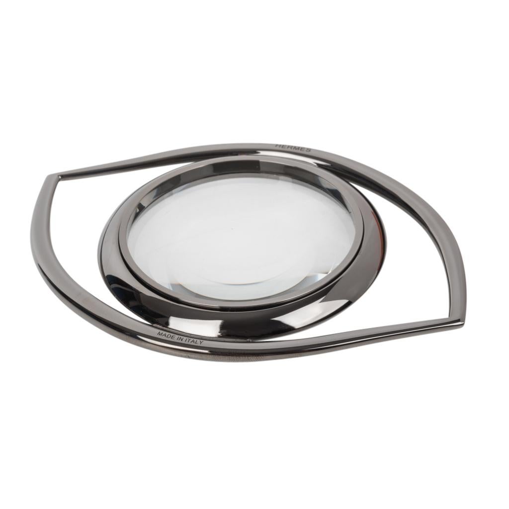 Hermes Lupe / Briefbeschwerer Auge der Kleopatra Ruthenium für Damen oder Herren im Angebot