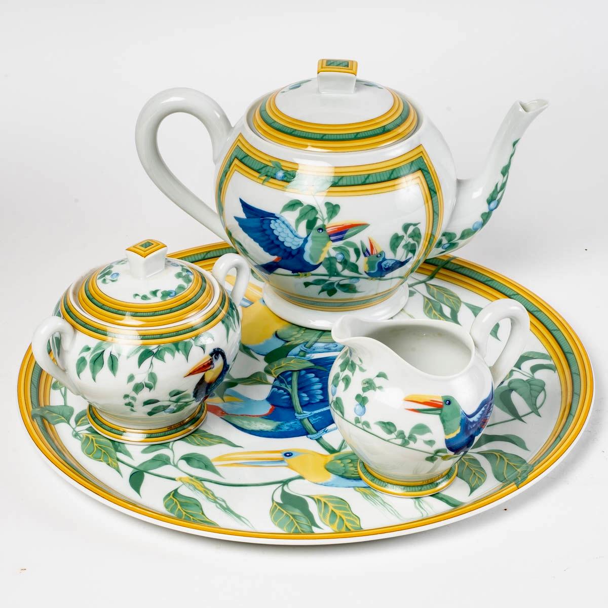 Service à café et thé Maison Hermès en porcelaine de Toucans à Limoges, 18 pièces 11