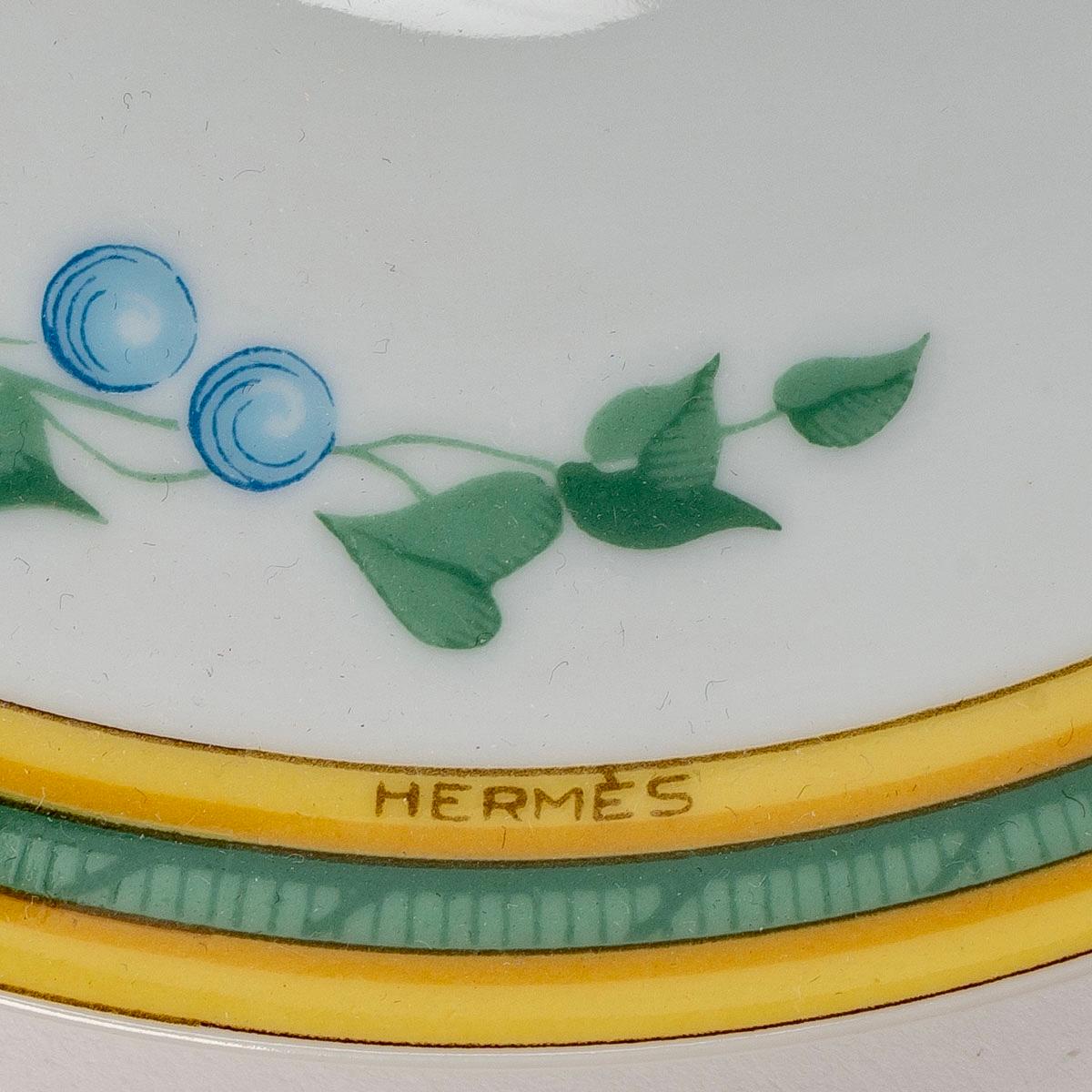 Service à café et thé Maison Hermès en porcelaine de Toucans à Limoges, 18 pièces Bon état à Boulogne Billancourt, FR