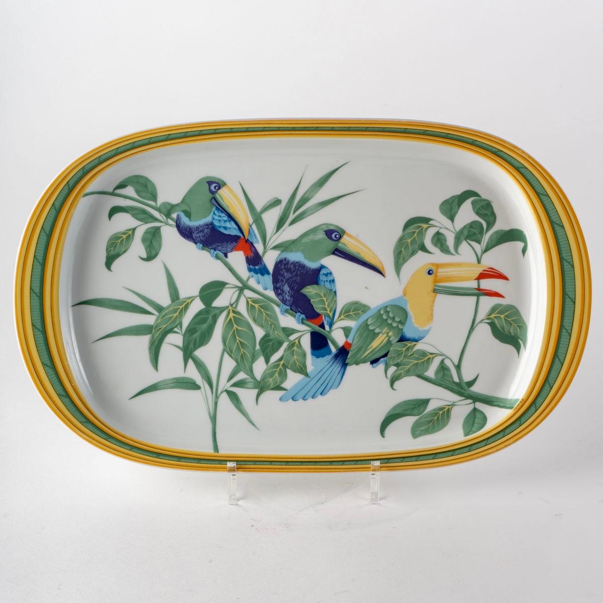 Service à café et thé Maison Hermès en porcelaine de Toucans à Limoges, 18 pièces 2