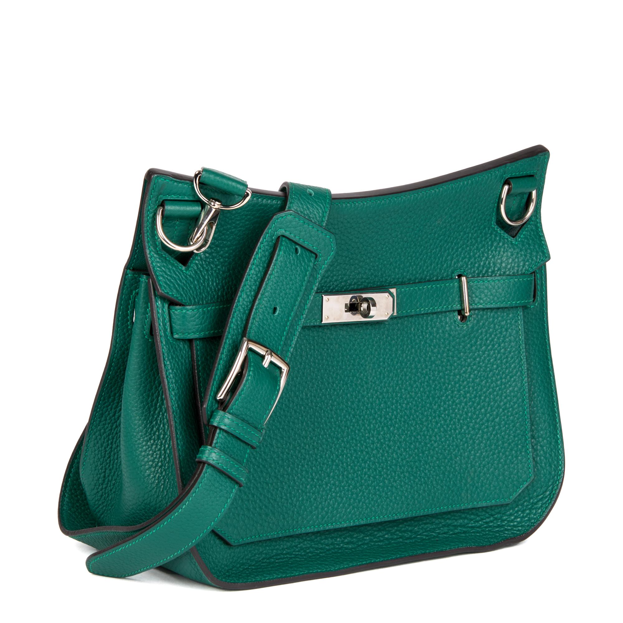 HERMÈS
Malachite Clemence Leather Jypsiere 28

Xupes Reference: HB4442
Serial Number: [R]
Age (Circa): 2015
Accompanied By: Hermès Dust Bag, Box, Shoulder Strap
Authenticity Details: Date Stamp (Made in France)
Gender: Ladies
Type: Shoulder,