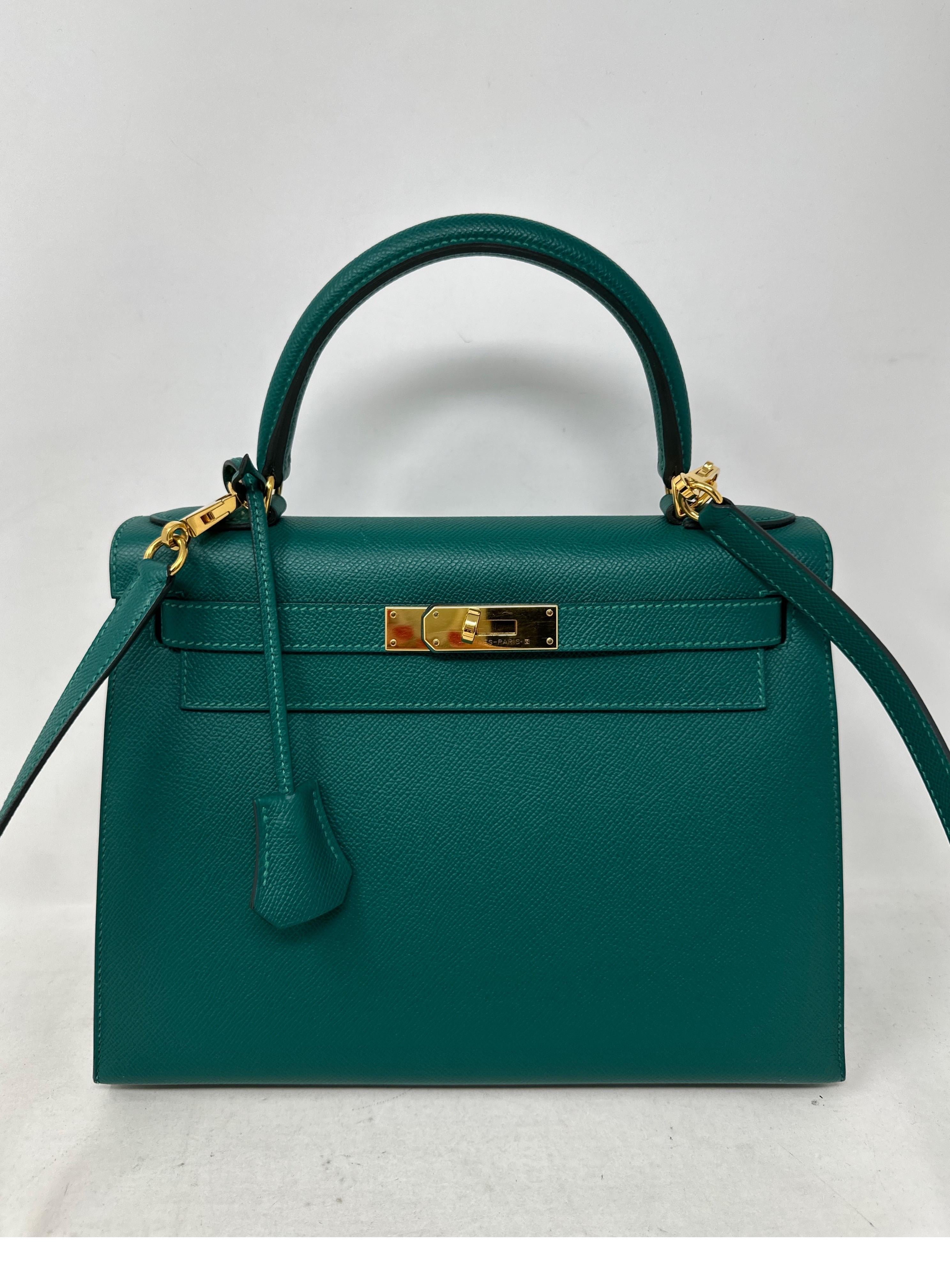 Hermes Malachite Kelly 28 Bag  In Excellent Condition In Athens, GA