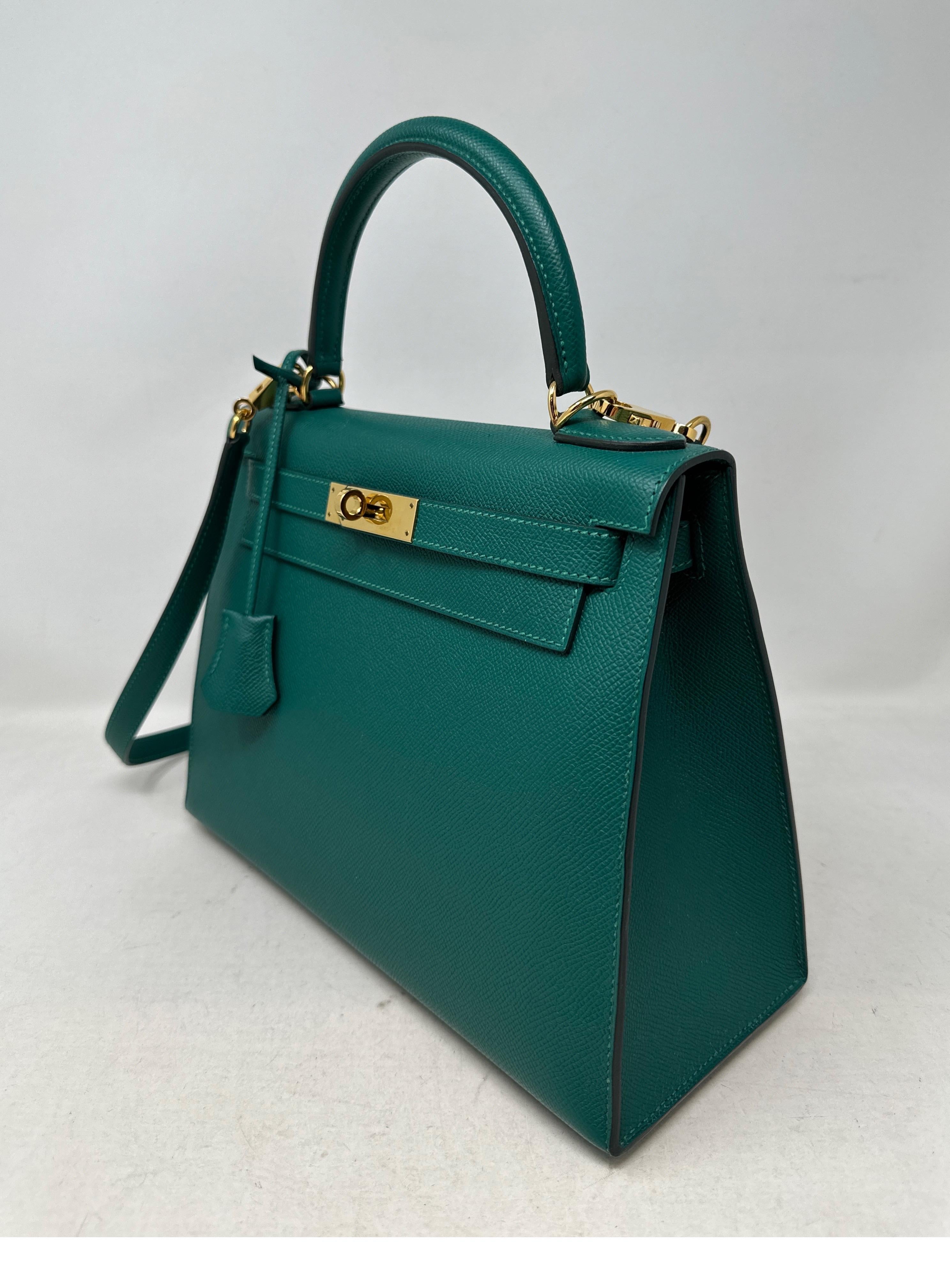 Hermes Malachite Kelly Sellier 28 Bag  In New Condition In Athens, GA