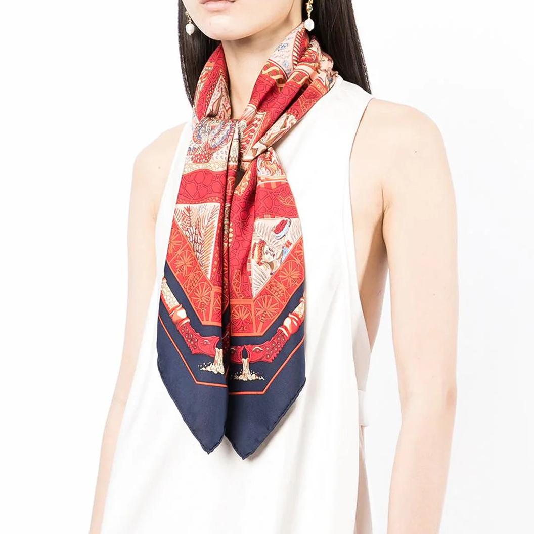 Designed in 1937, Hermès have a unique printing process for their scarves that can take up to six months and it can be seen in the pure beauty of their scarves. Designed by Annie Faivre in 2013, this pre-owned silk scarf features a pattern inspired