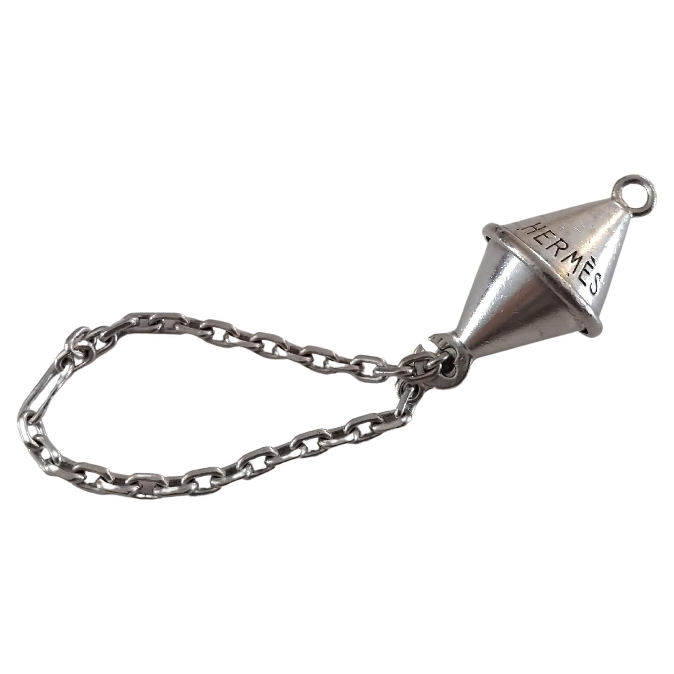 Exceptional and Rare Authentic Hermès Key Holder

In shape of a marine buoy, floating Buoy

Great gift idea for any sea, navy, boat

Vintage Item

Made of silver (crab hallmark)

Colorway: silvery

