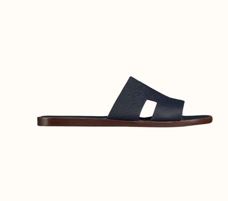 Size 42
An iconic Hermes style, this silhouette is an essential piece in every wardrobe.