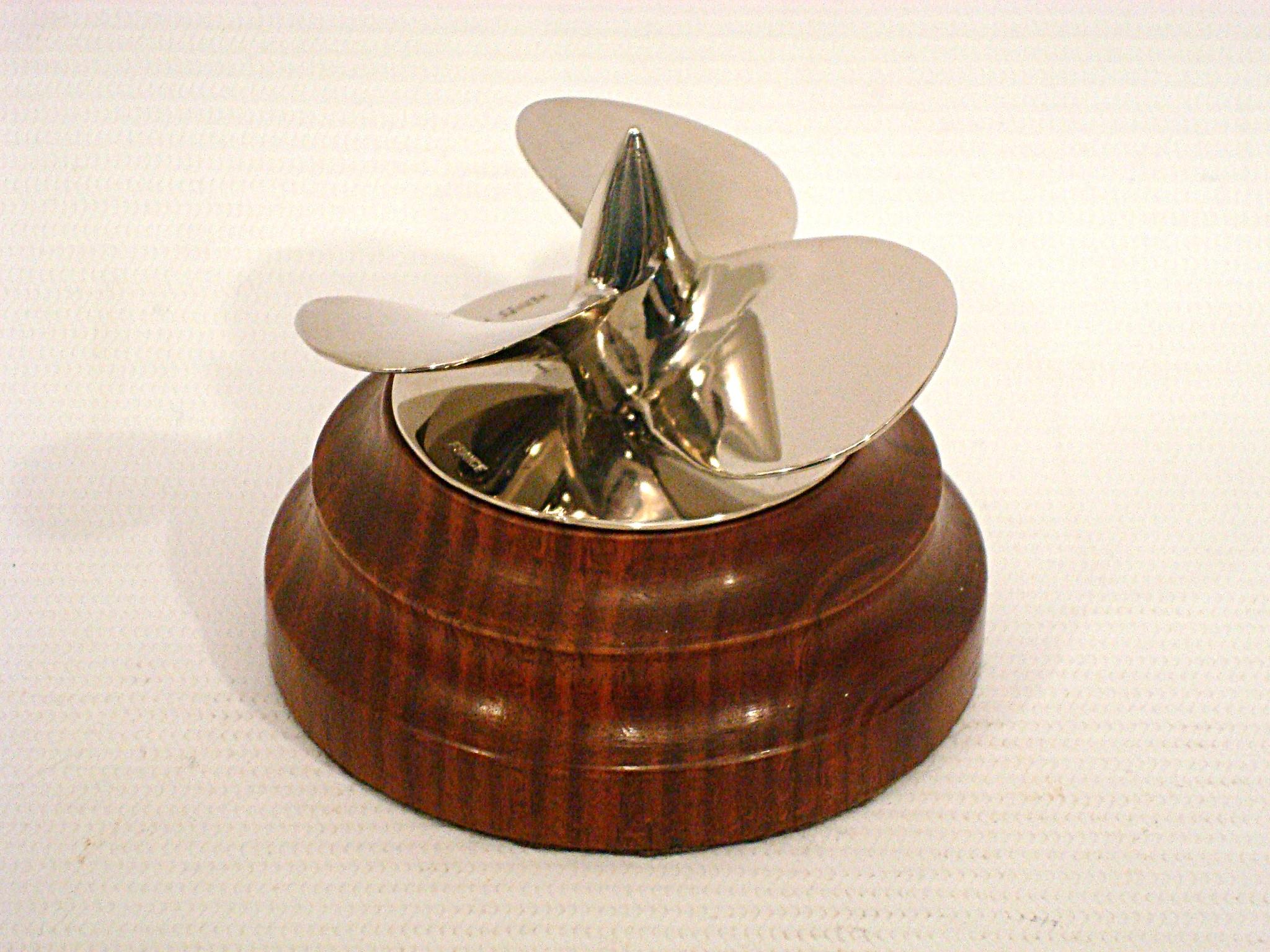 Hermès Maritime / Boot / Segeln / Propeller Schreibtisch Briefbeschwerer. Frankreich 1950er Jahre im Angebot 3