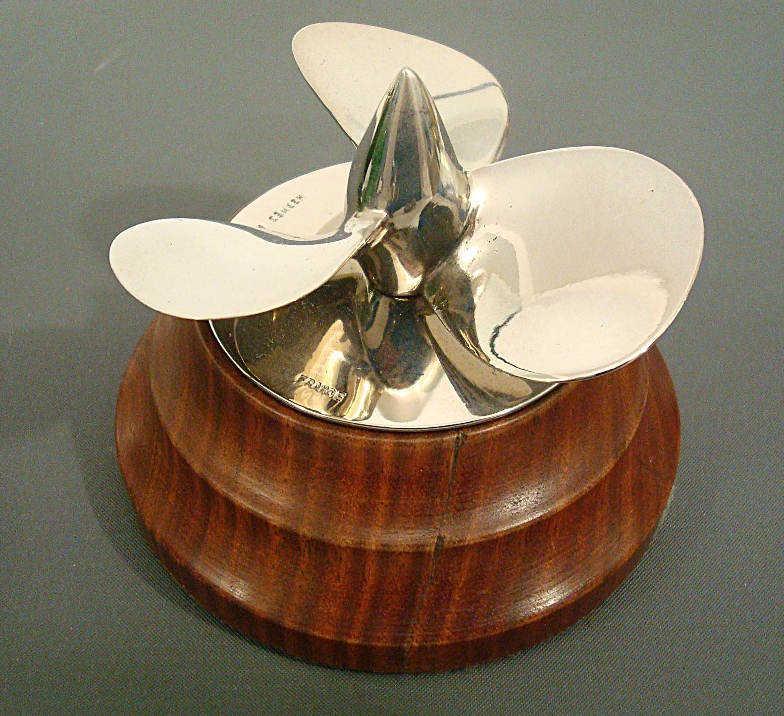 Hermès Maritime / Boot / Segeln / Propeller Schreibtisch Briefbeschwerer. Frankreich 1950er Jahre im Zustand „Gut“ im Angebot in Buenos Aires, Olivos