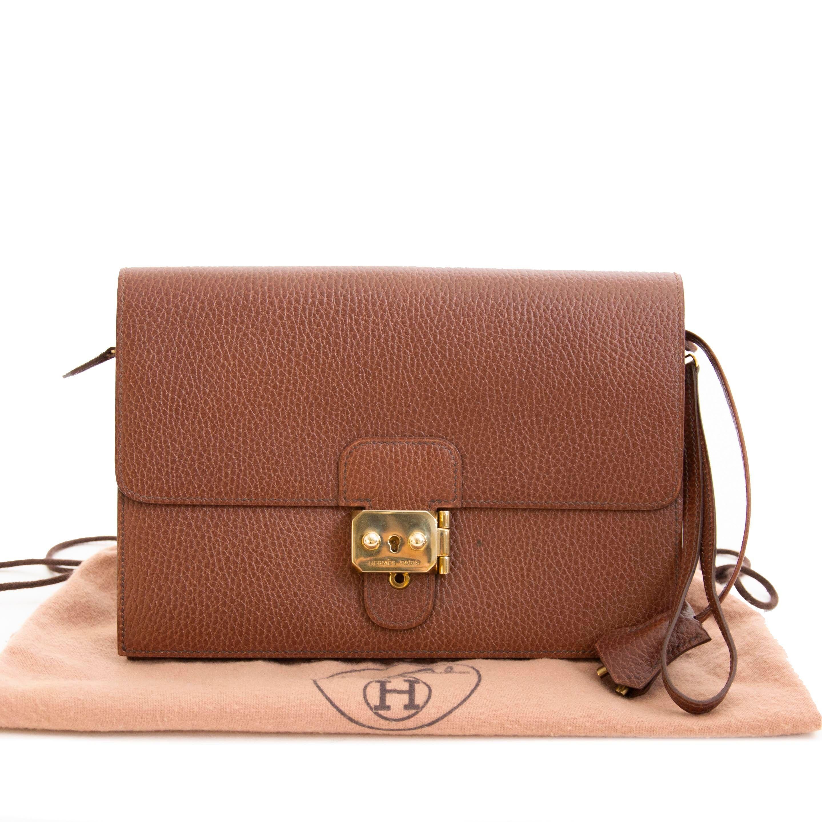 Good Condition

Hermes Marron Fonce Fjord Pochette Jet

We adore this extremely rare and practical 