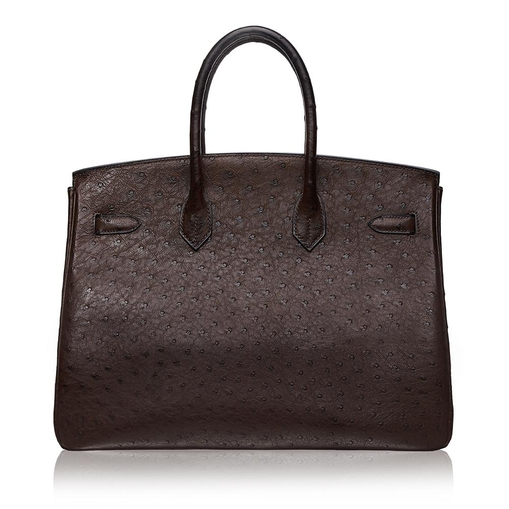 In a beautiful and earthy-toned shade of Marron Fonce Brown, this 35cm Birkin bag from Hermès is a true testament to the quality of the house's craftsmanship, exuding timeless style and elegance, perfect for any occasion. It is crafted from Ostrich