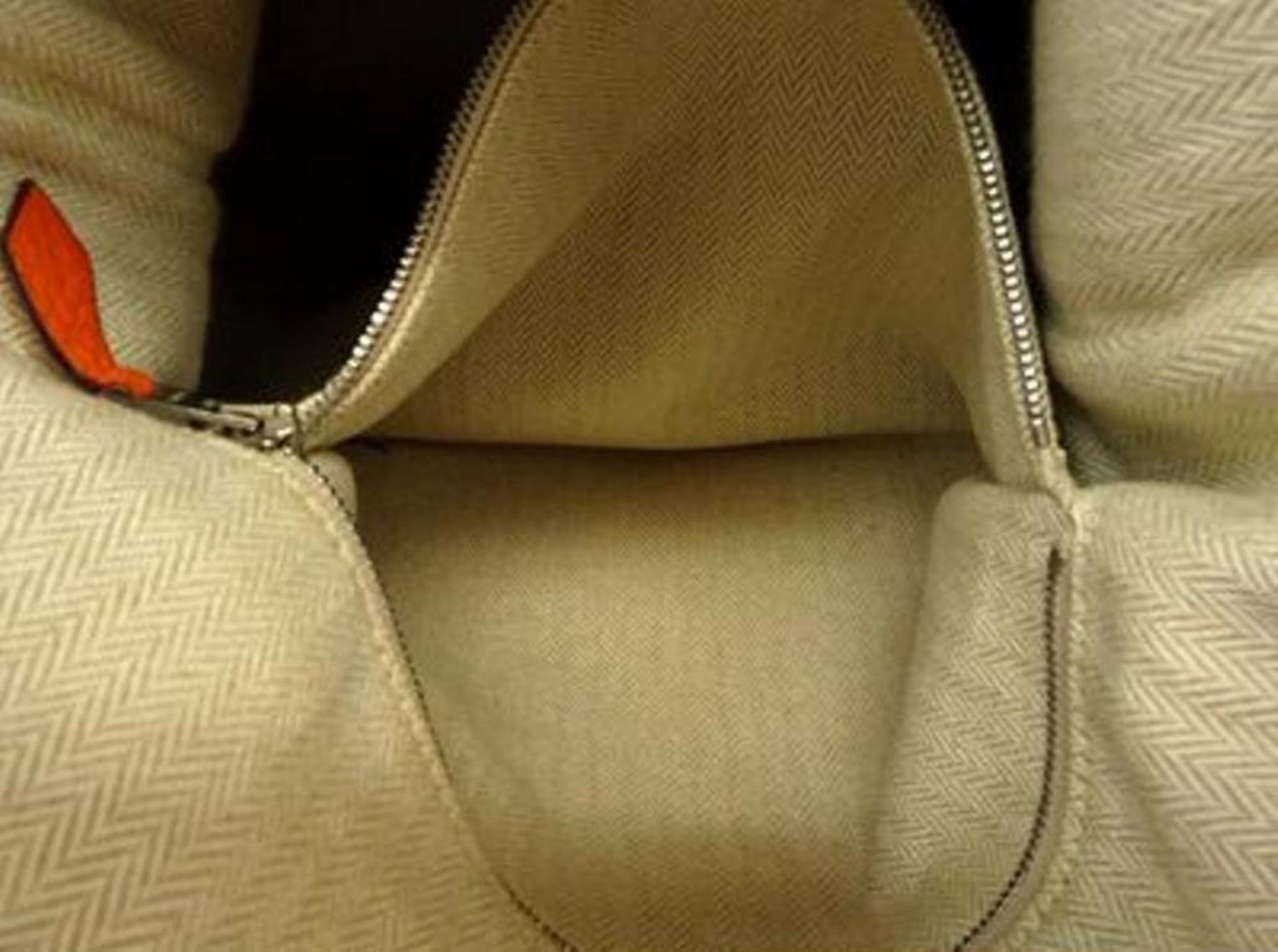 Hermès Massai 219135 Orange Taurillon Clemence Shoulder Bag For Sale 2
