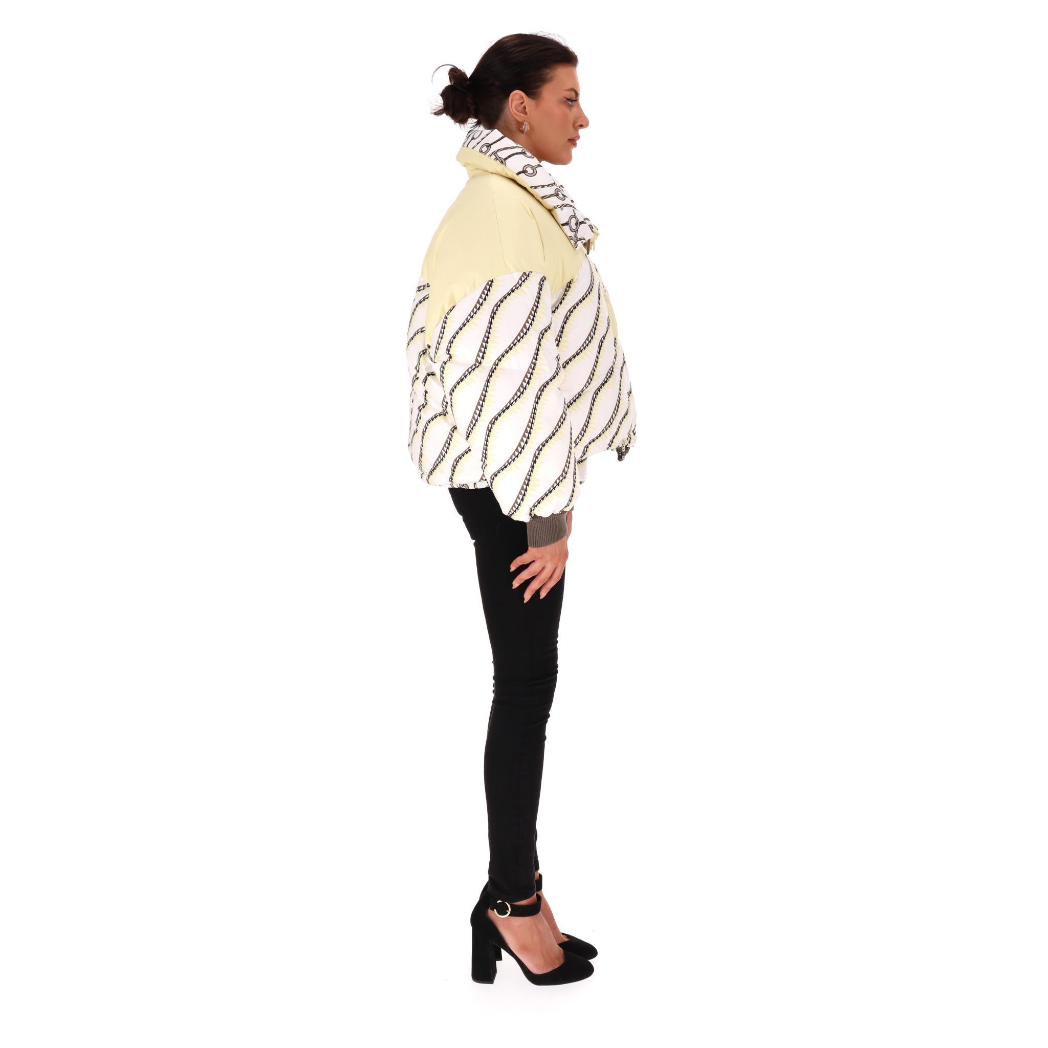 Beige Hermes Matelasse Figure Artistique Corde Reversibile Piumino corto Pad in vendita
