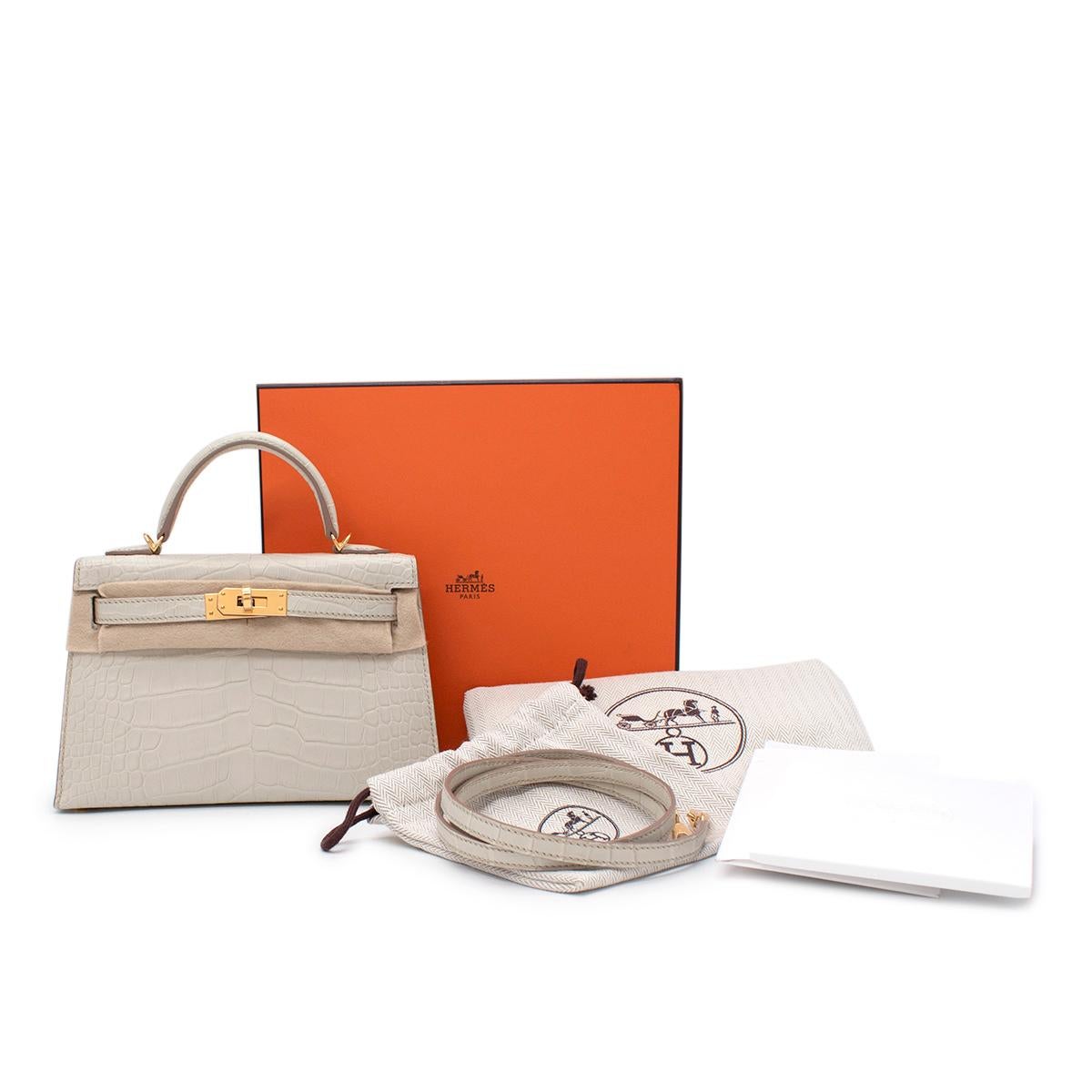 Hermes Sac Kelly II Sellier Mini Beton Alligator Matte Bag

- Crafted in Alligator mississippiensis
- Official colour - Beton
- Gold hardware
- Removable Shoulder strap
- Classic Turnlock Belted Closure
- Full set with CITEs included
Age: