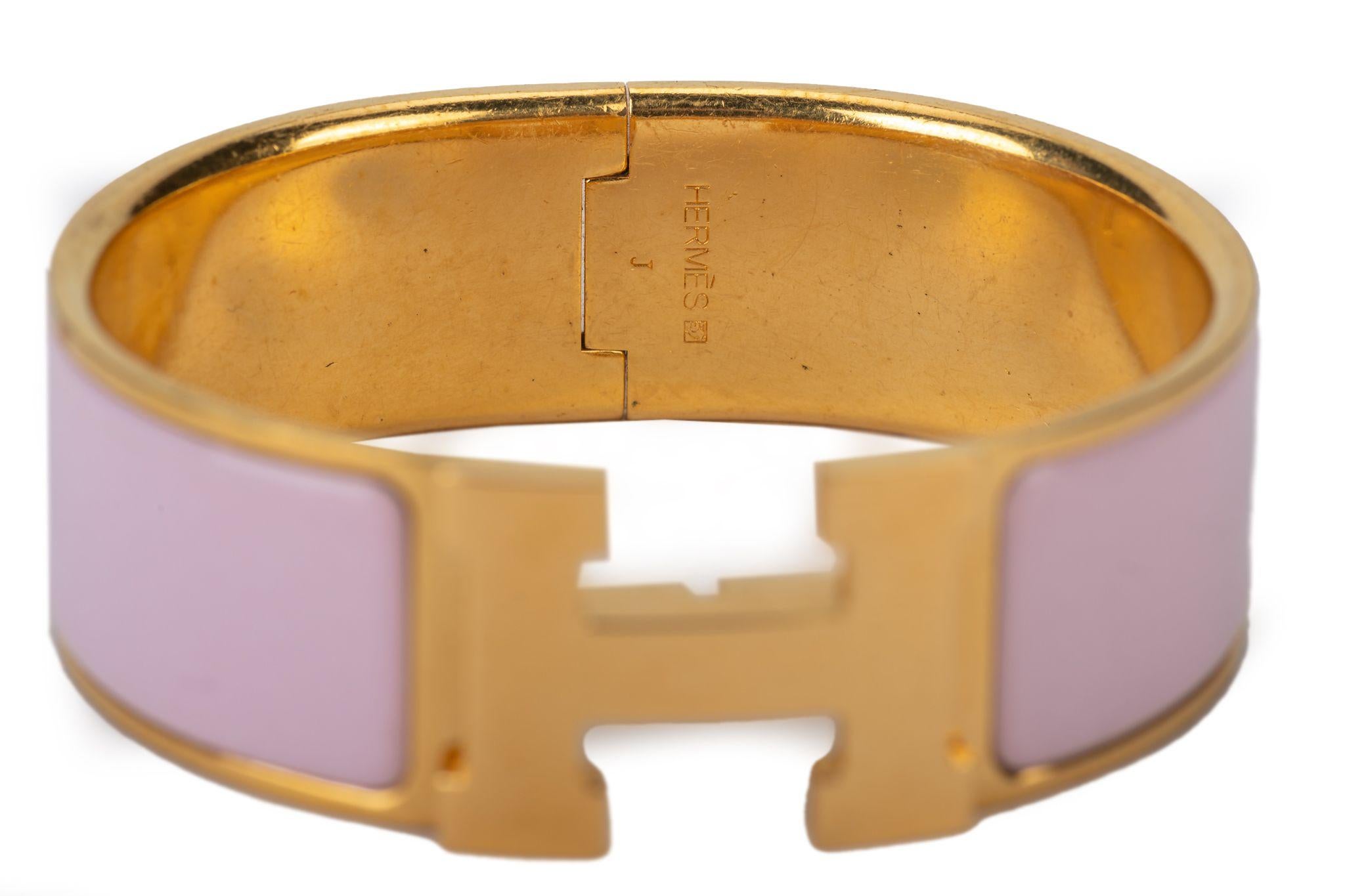 Hermès preloved clic clac bracelet with mauve Sylvestre enamel and gold tone hardware . Enamel in perfect condition, please refer to photo for hardware scuffs. Comes with original dust cover .