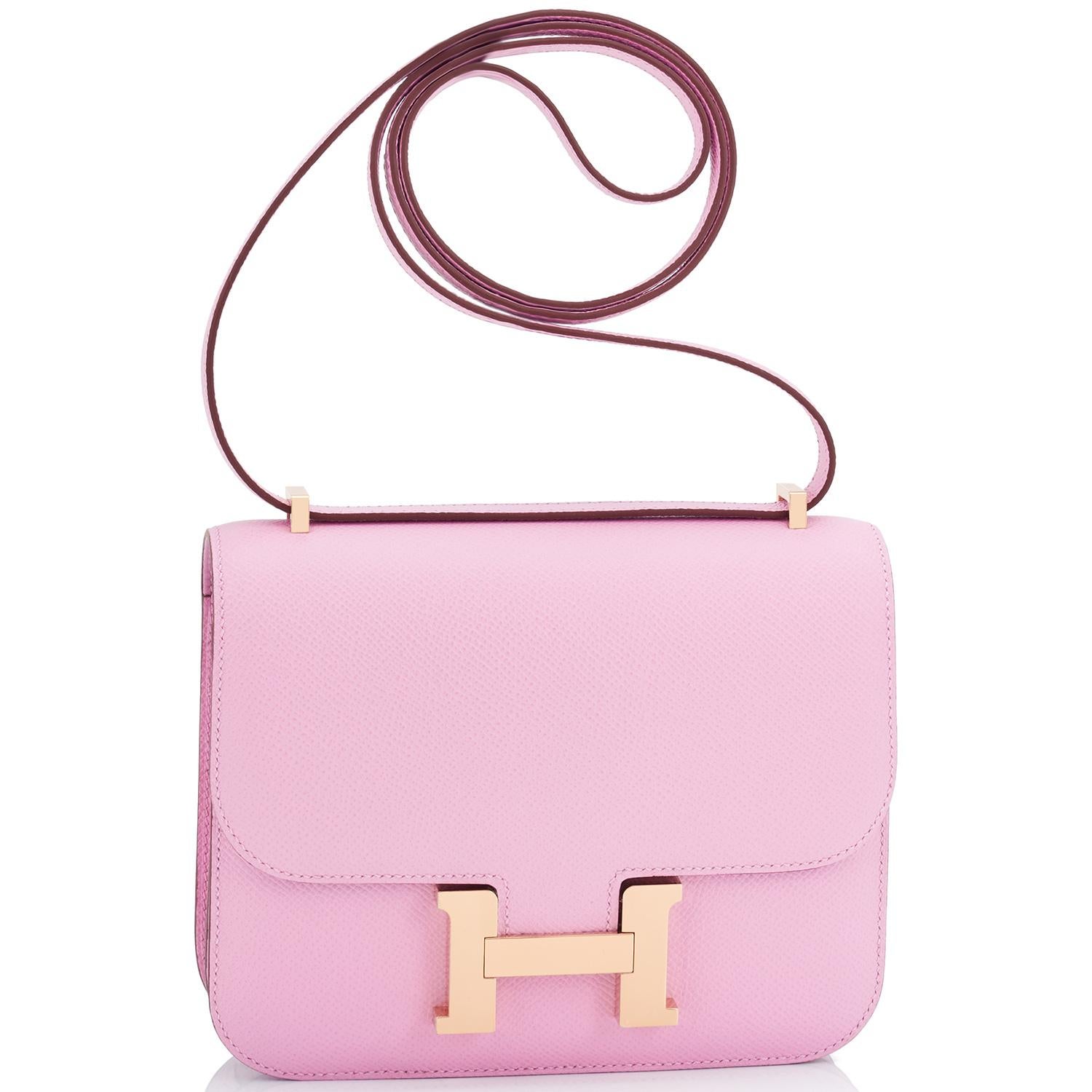 Hermes Mauve Rose Gold Hardware Mini Constance 18cm Epsom Bag Rare Z Stamp, 2021
Vient d'être acheté dans une boutique Hermès ; le sac porte un nouveau tampon Z à l'intérieur de 2021.
Un cadeau parfait ! Neuf dans la boîte. Conserver les produits