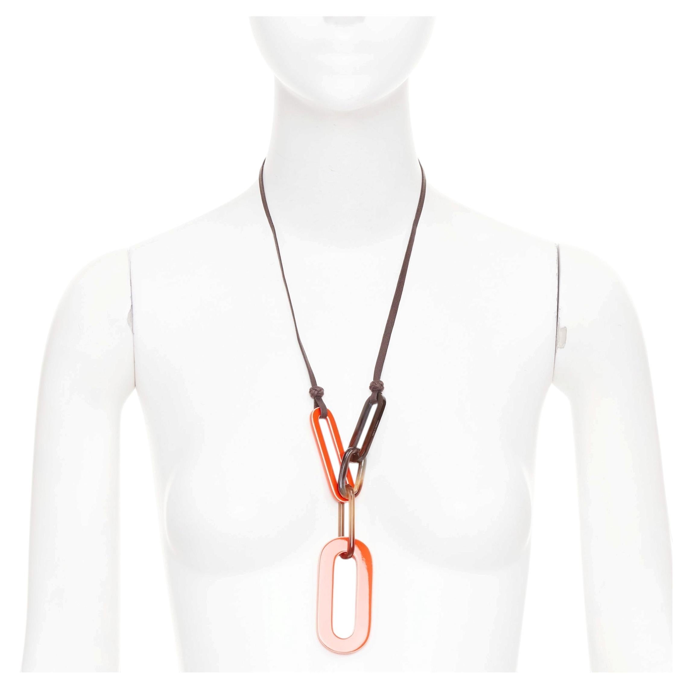 Collar de HERMES con colgante de eslabones ovalados de cuerno de búfalo lacado en naranja Mayance