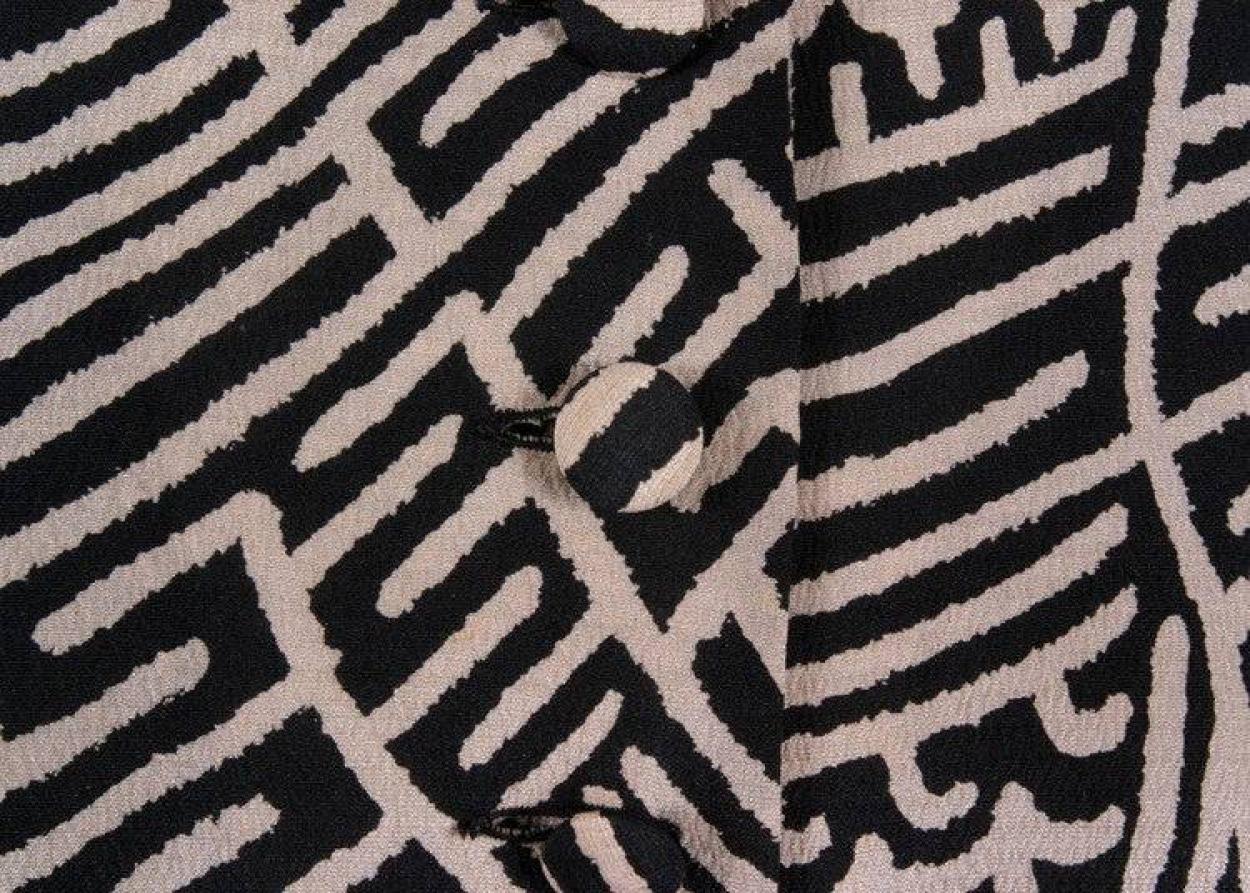 Ensemble chemisier péplum + jupe plissée en crêpe de laine de soie noir taupe imprimé Maze Excellent état - En vente à North Attleboro, MA