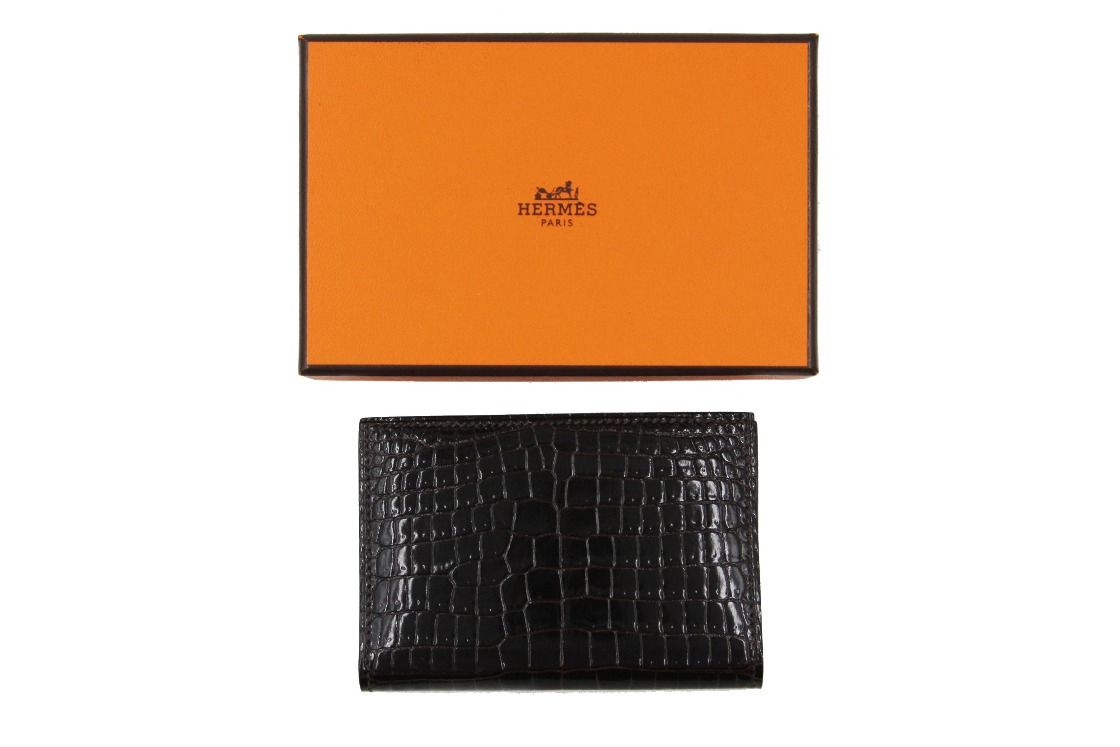 Hermes wallet/card holder in alligator with 4 credit card slots and 2 pockets

Measures 4