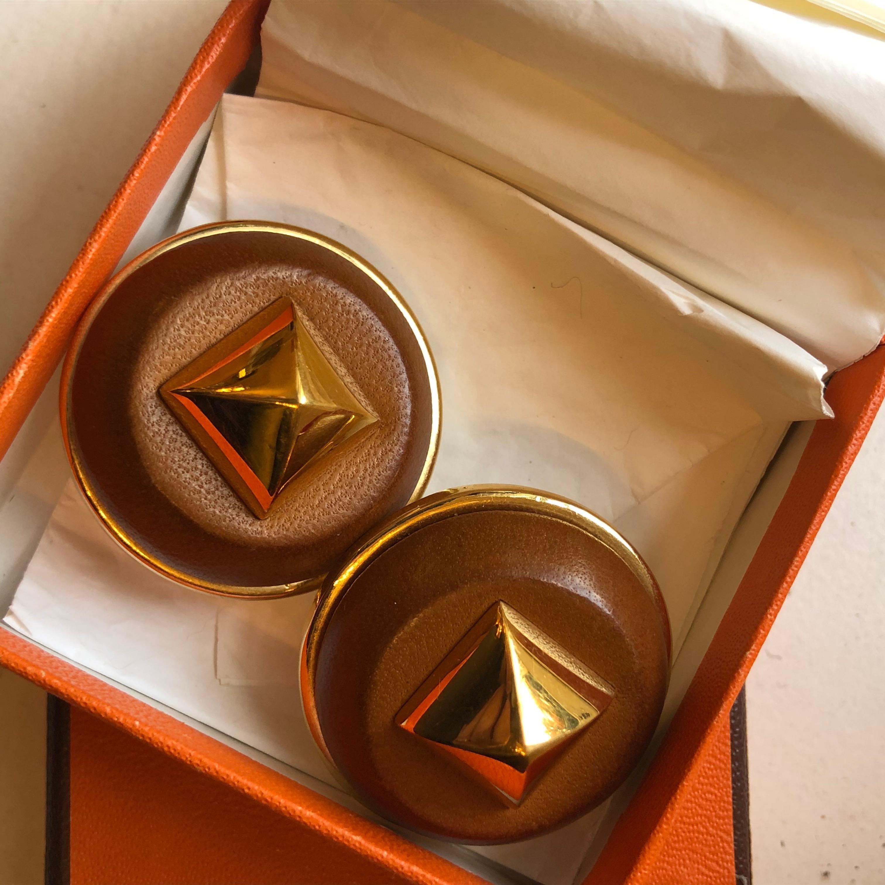 Hermes  Medor Bronze Leather & Gold Tone Pyramid Stud Clip Earrings In Box In Excellent Condition In Port Hope, ON