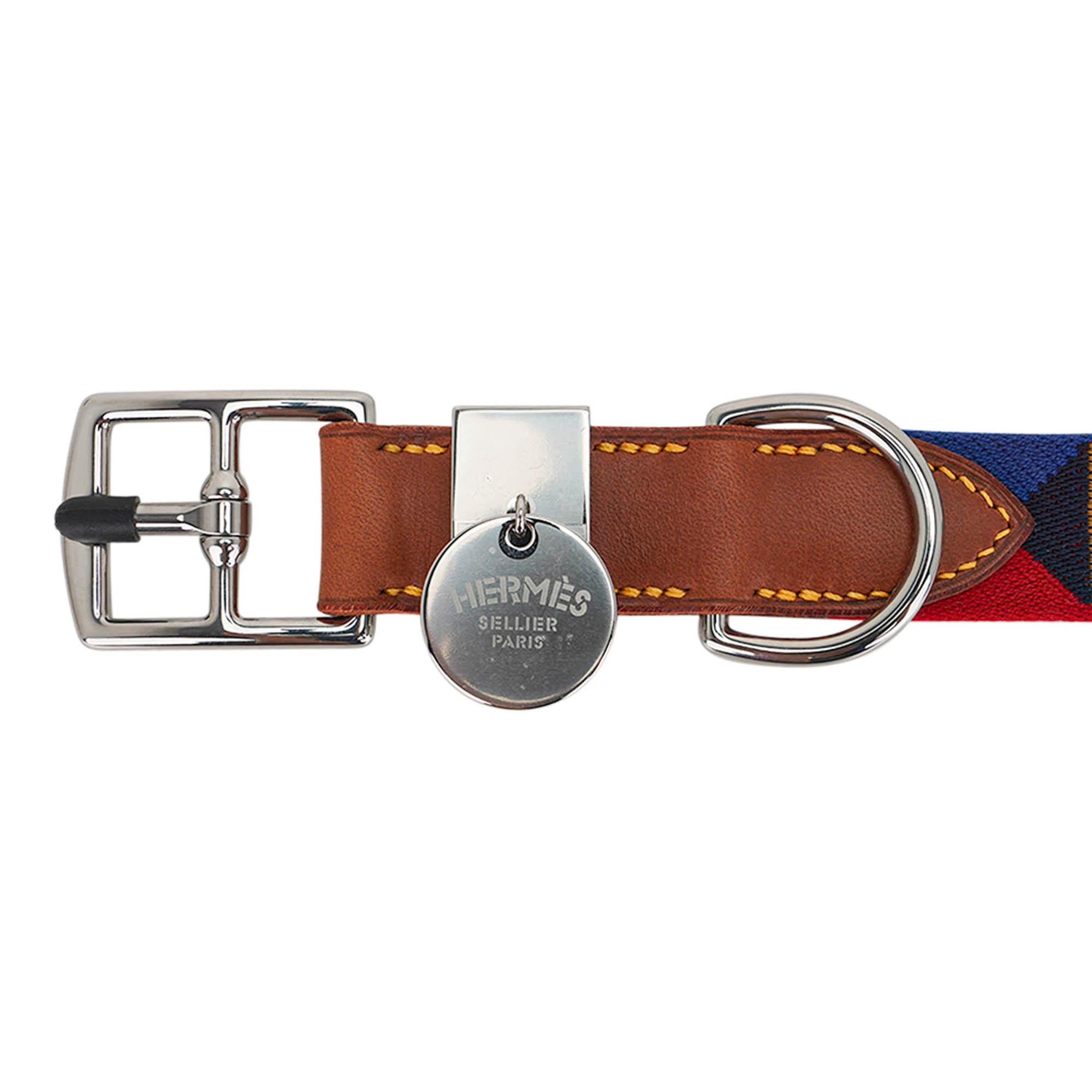 Hermes Medor Paille II Dog Collar and Lead Set featured in the Medium size.
The collar and lead are featured in Dark Irish bridle leather and a textile interpretation of the Medor stud in red, blue, green and gold colorway.
The leather has