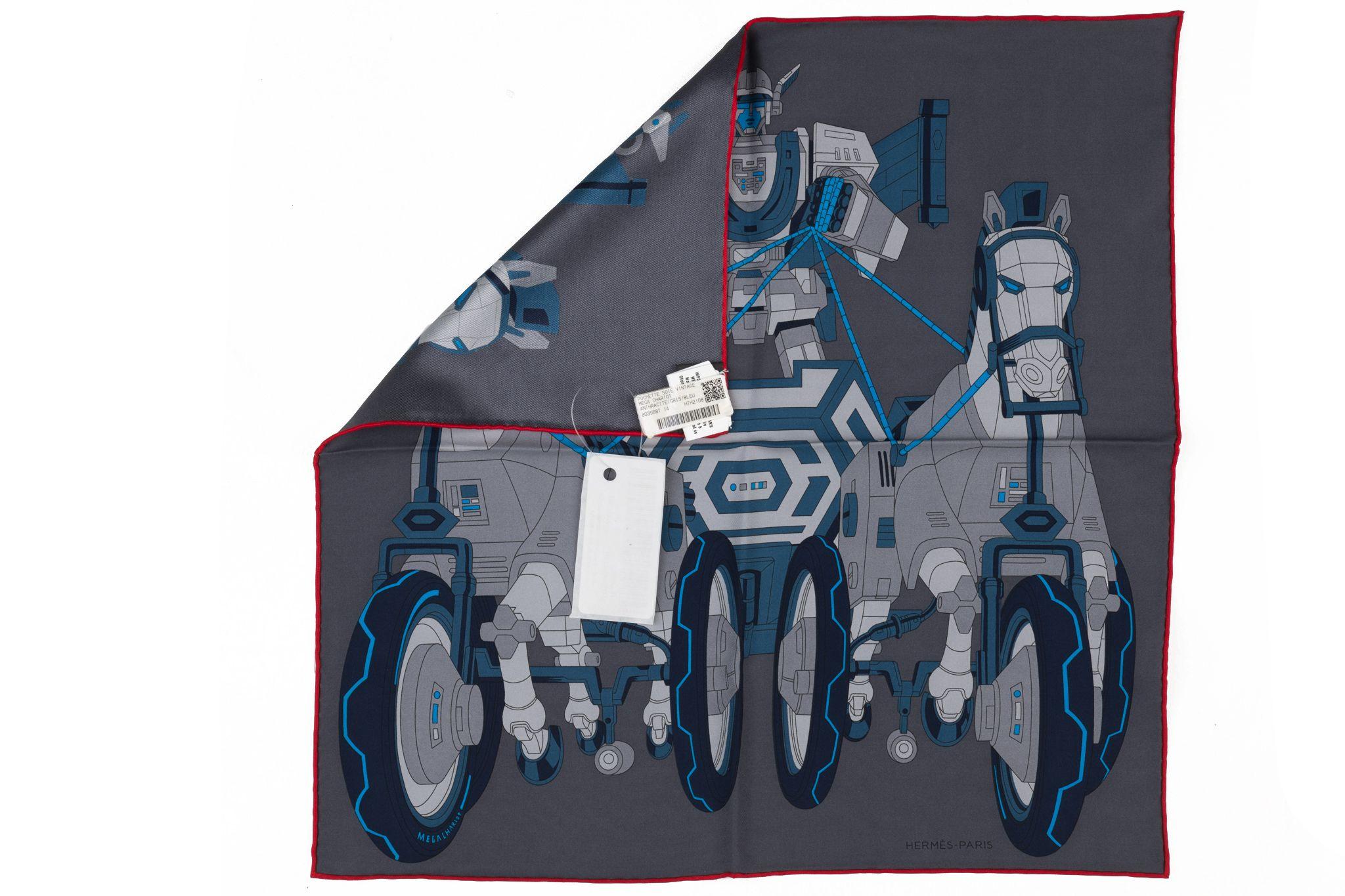 Sciarpa Hermès Mega Chariot by Daisuke Nomura. Nomura si è ispirato a un triciclo per bambini della collezione Emile Hermes. An He mostra il dio Hermes che si dice abbia preso il carro di Apollo senza permesso. Trasformato in un robot, il triciclo