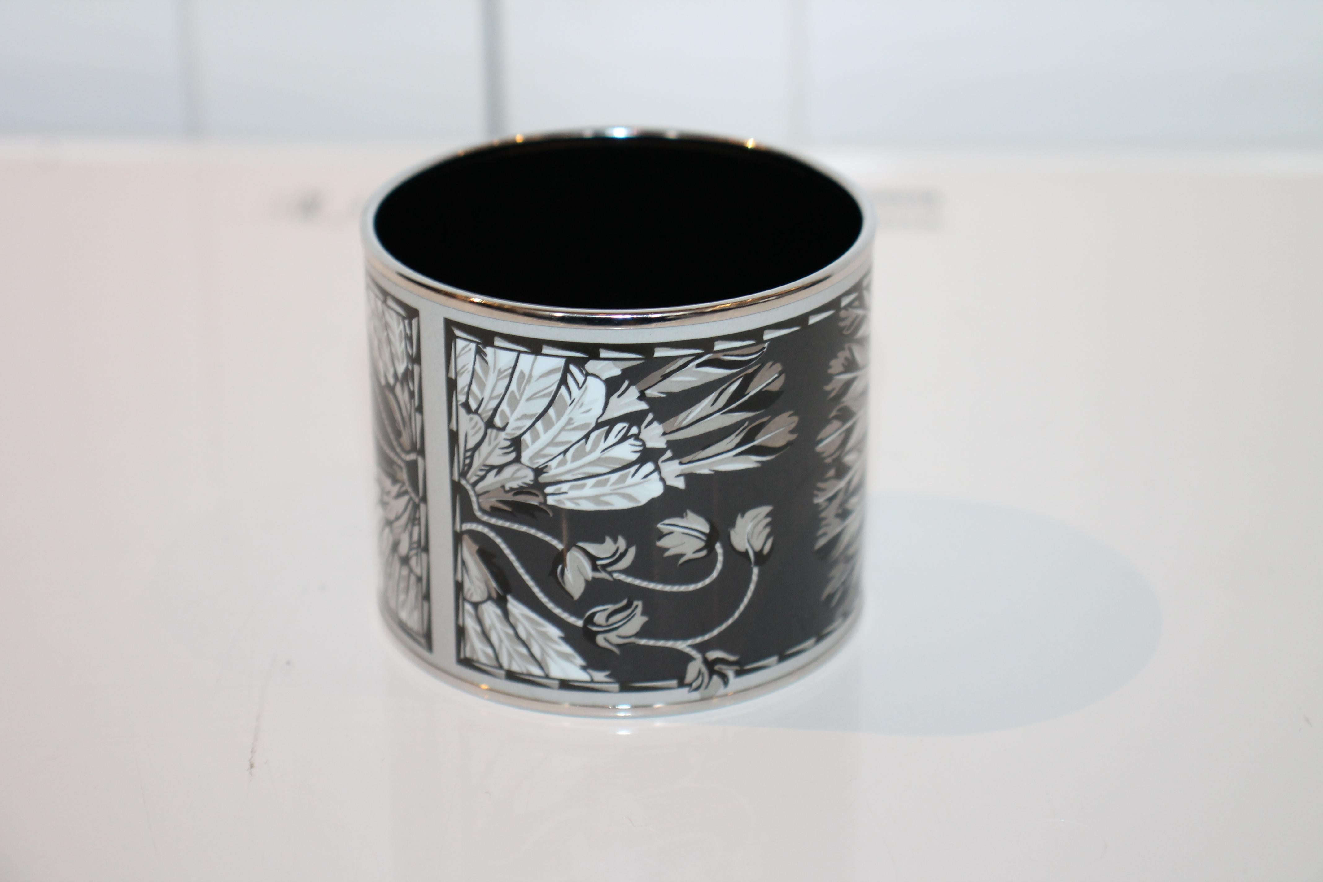 Hermes Mega Wide Enamel Bangle In Excellent Condition For Sale In Roslyn, NY