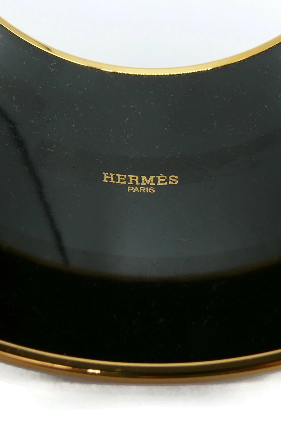 Hermes Mega Breites, bedrucktes Point d'Orgue-Manschettenarmband aus Emaille im Angebot 2