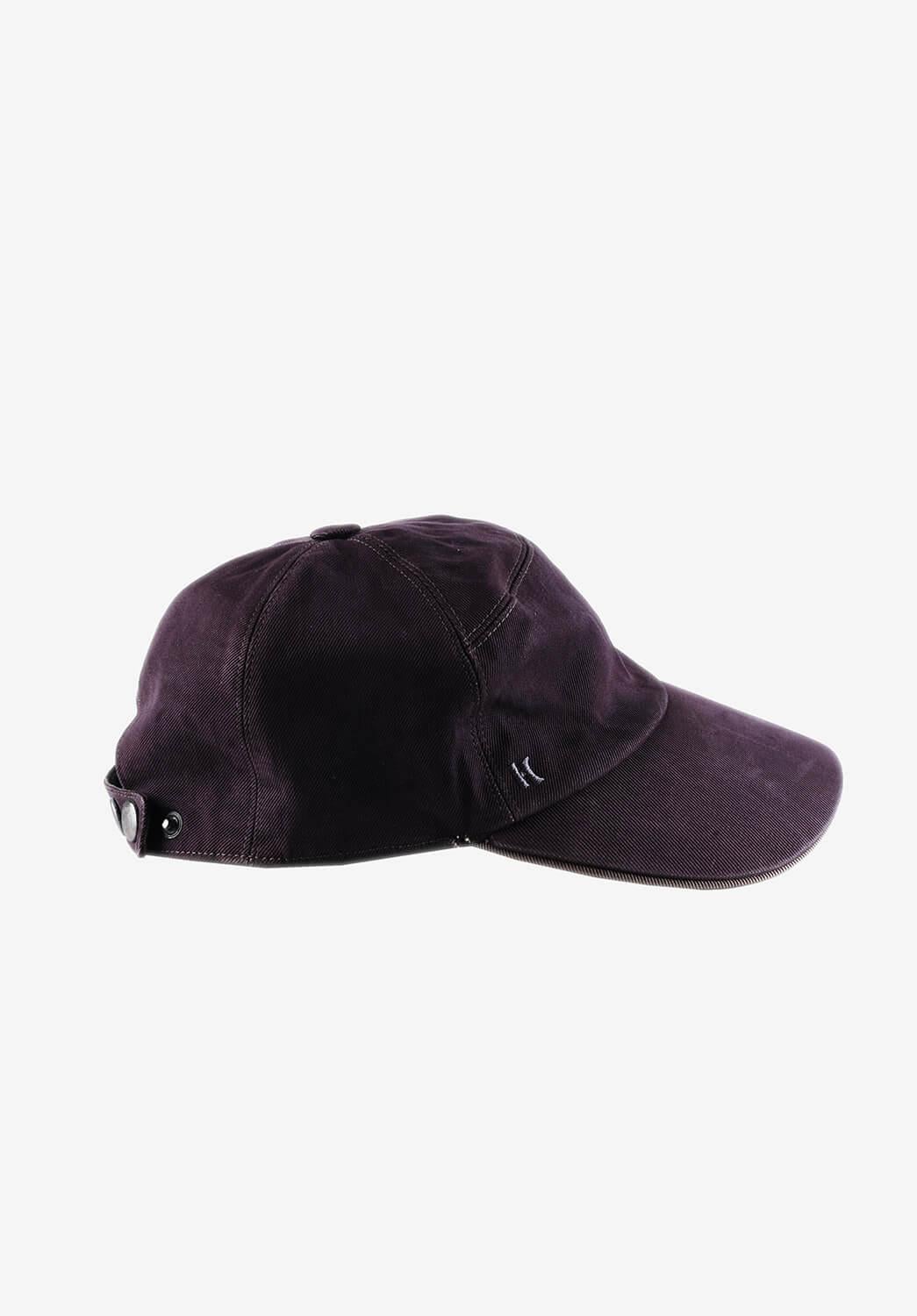 Item for sale is 100% genuine Hermes Men Baseball Cap Hat
Color: Purple
(An actual color may a bit vary due to individual computer screen interpretation)
Material: Fadded tag, cotton
Tag size: 57/ Small
This hat is great quality item. Rate 8.5 of
