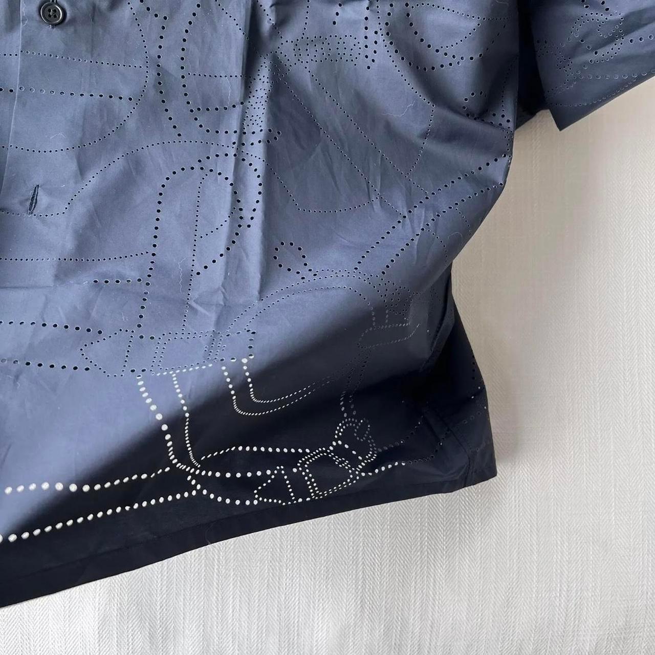 Hermès - Chemise en coton ajustée pour homme en bleu foncé avec motif imprimé 3D, taille 37 Pour hommes en vente