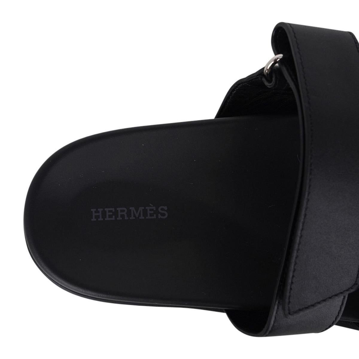 Hermes Men's Chypre Olive Toile Black Leather Trim Sandal 44.5 In New Condition For Sale In Miami, FL