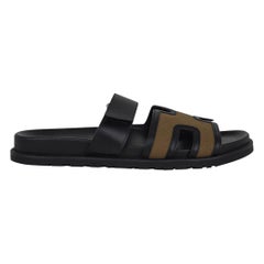 Hermès - Sandales Chypre olive en toile bordée de cuir noir, taille 44,5