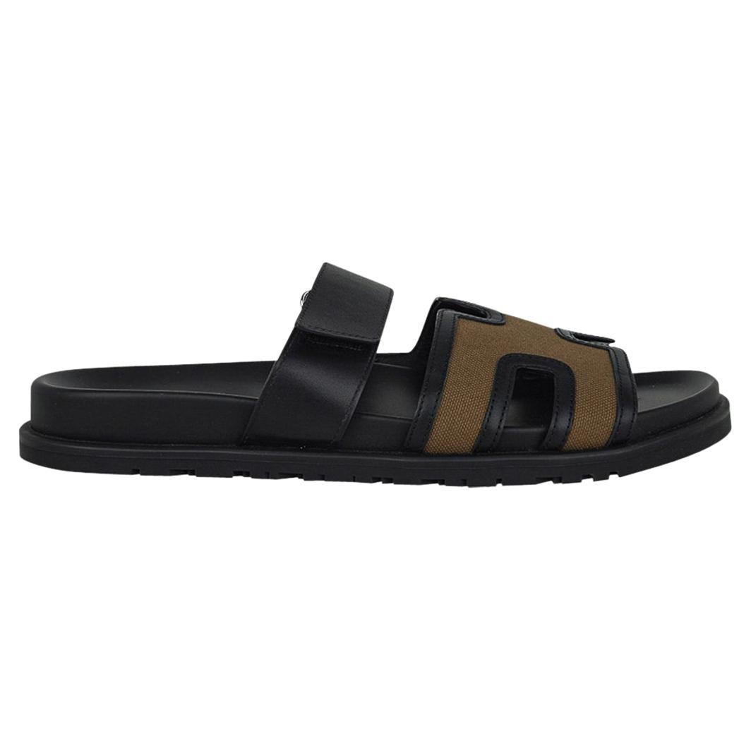 Hermès Herren''s Chypre Olive Toile Sandale mit schwarzem Lederbesatz 45 im Angebot