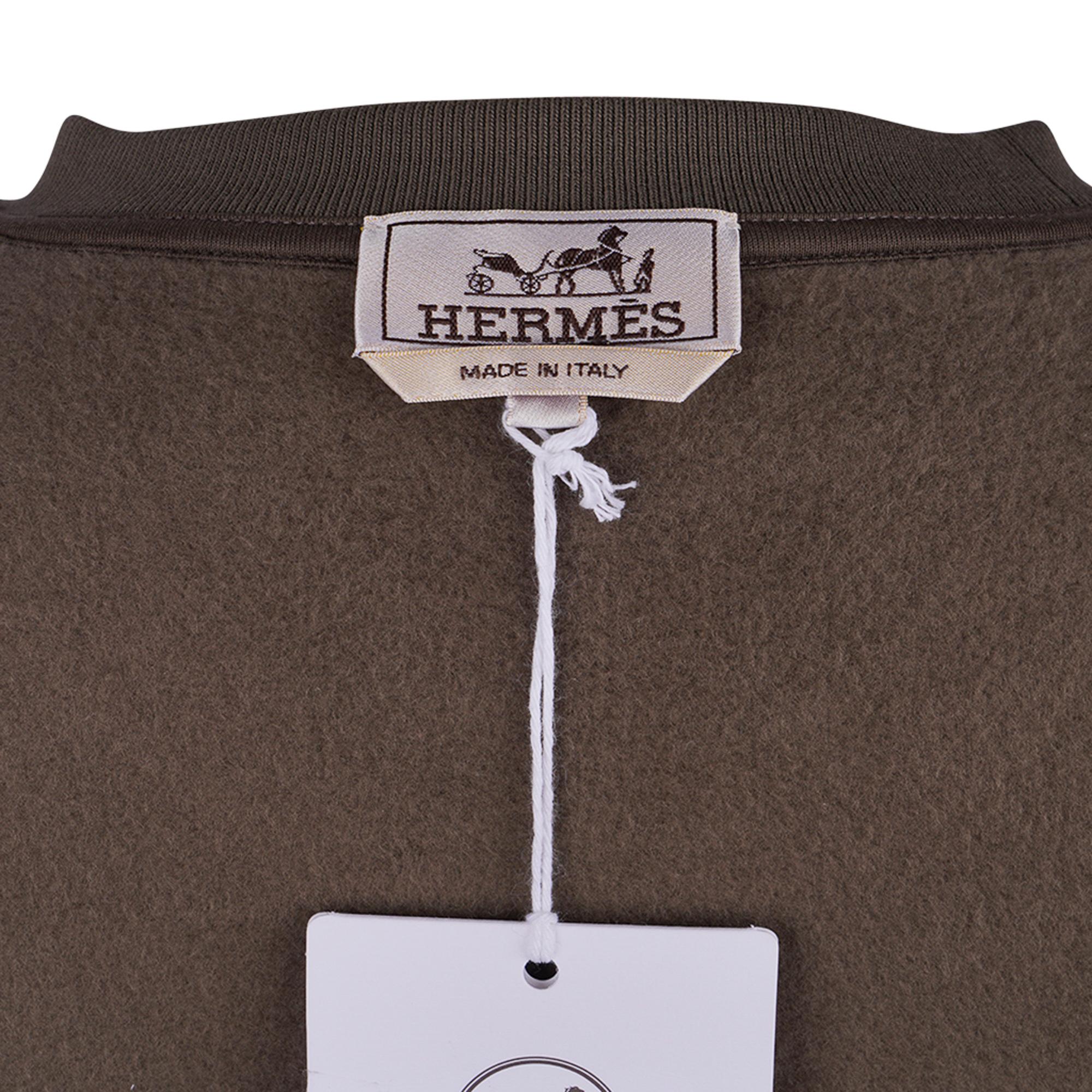 Hermes Men's Crewneck Sweater with Leather Detail Poivre L For Sale 3