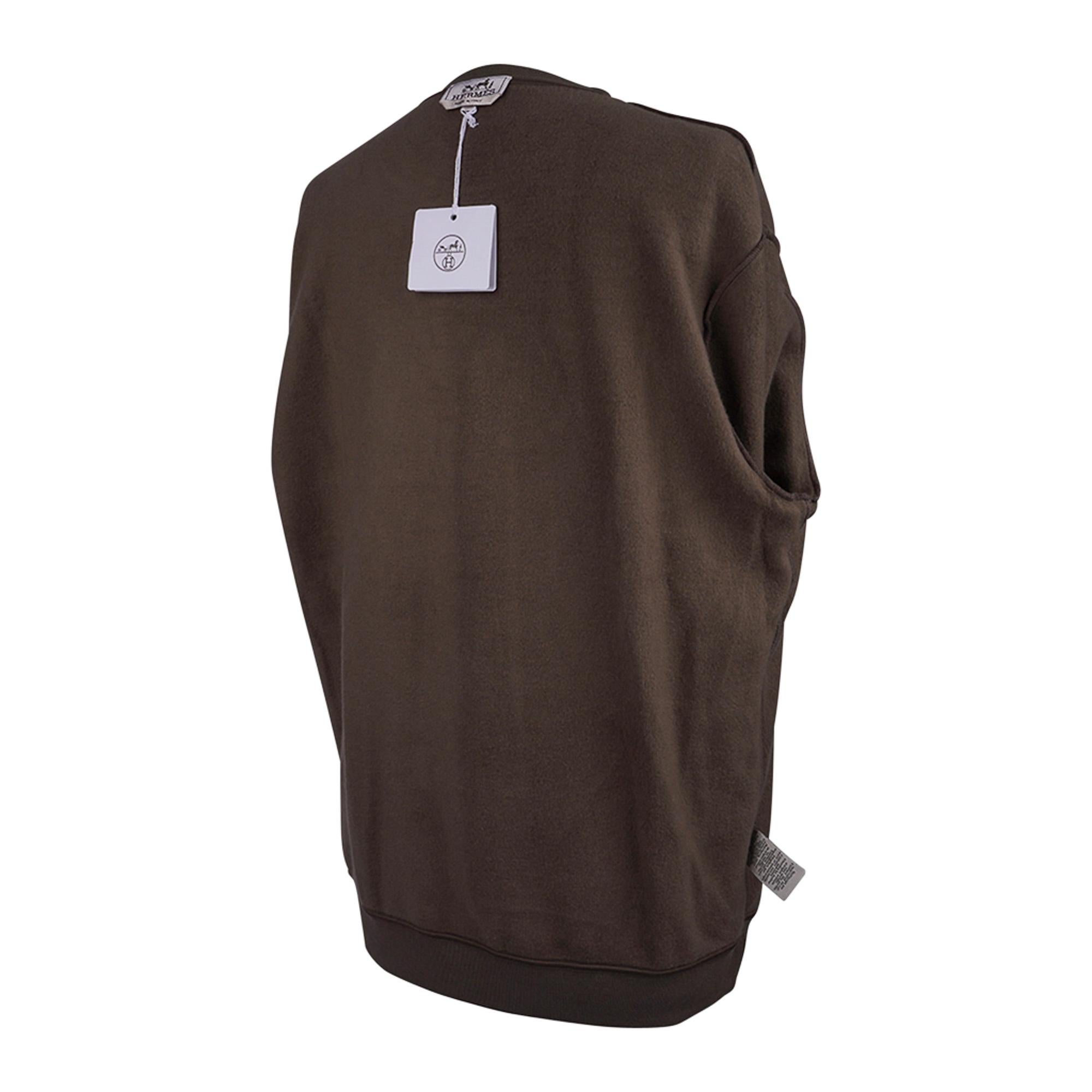 Hermes Men's Crewneck Sweater with Leather Detail Poivre L For Sale 5