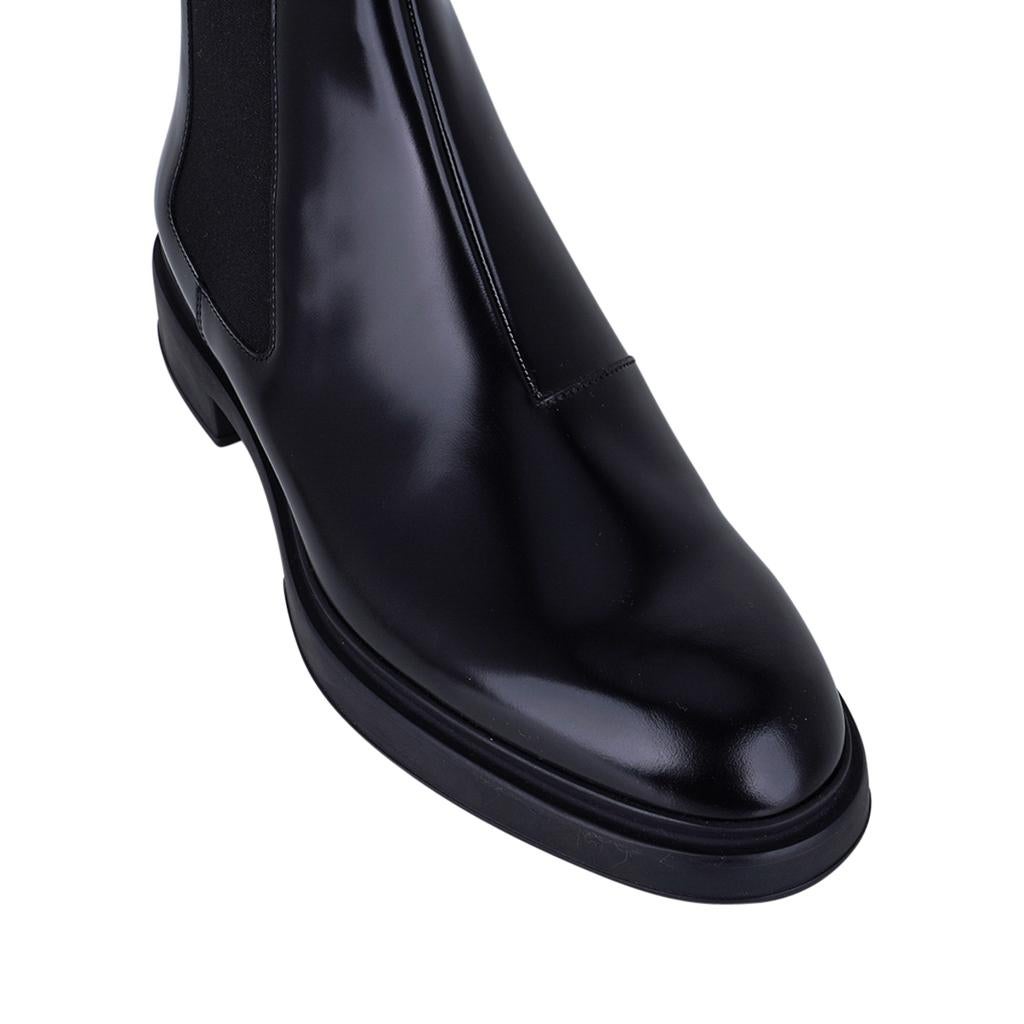 Mightychic offers a pair of Hermes Fusion ankle boot featured in Black glossed calfskin.
Sleek clean lines makes this a classic timeless men's boot.
Subtle stitch detail at the top of foot and rear accentuates the beauty of these boots.
The rubber