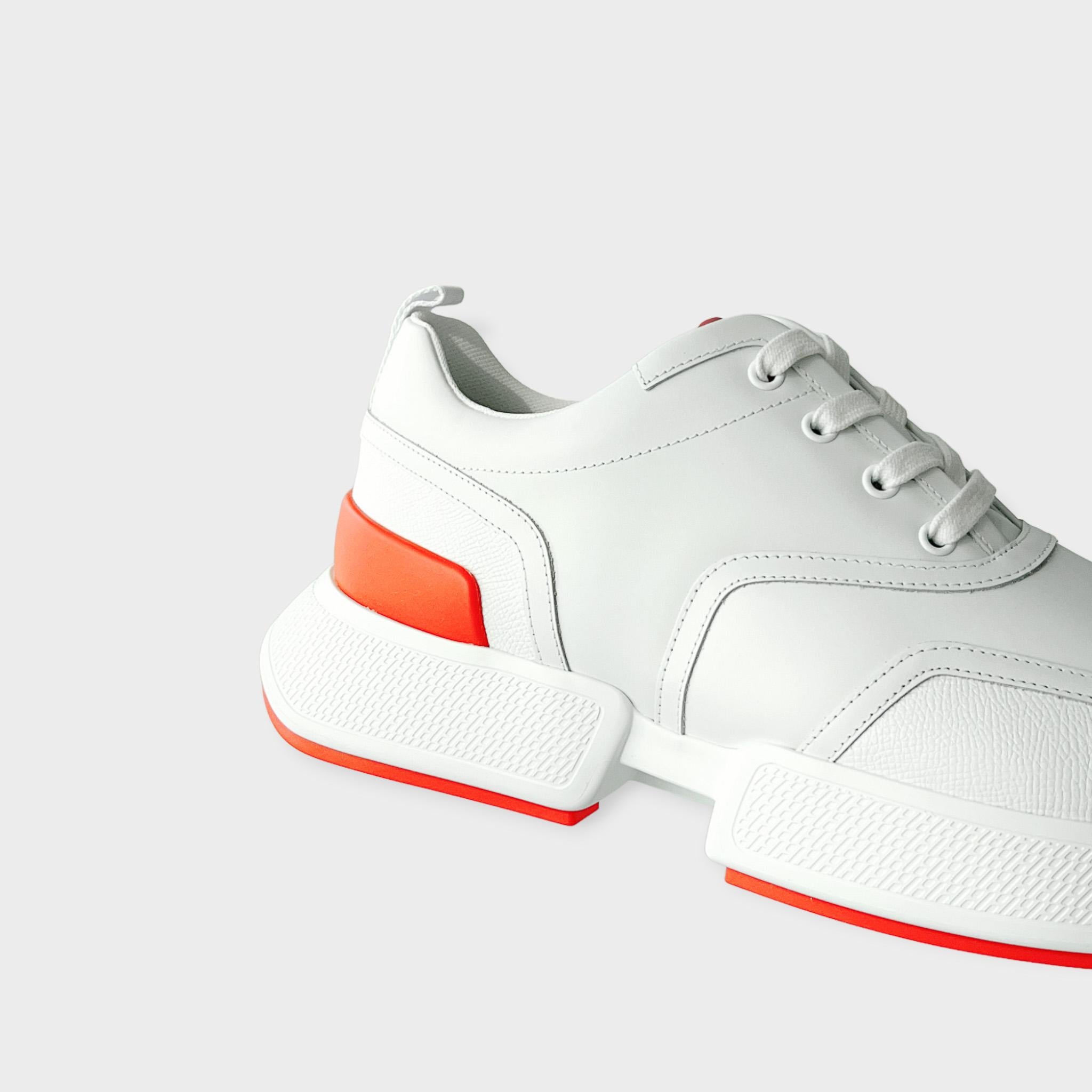 We have a beautiful pair of Men's Hermès Giga Sneakers in White featuring an orange sole. The Hermes Giga Sneaker is new for SS23 with an oversized sole to create a more young and modern look. 

Brand: Hermès

Colour: White (Blanc)

Material: