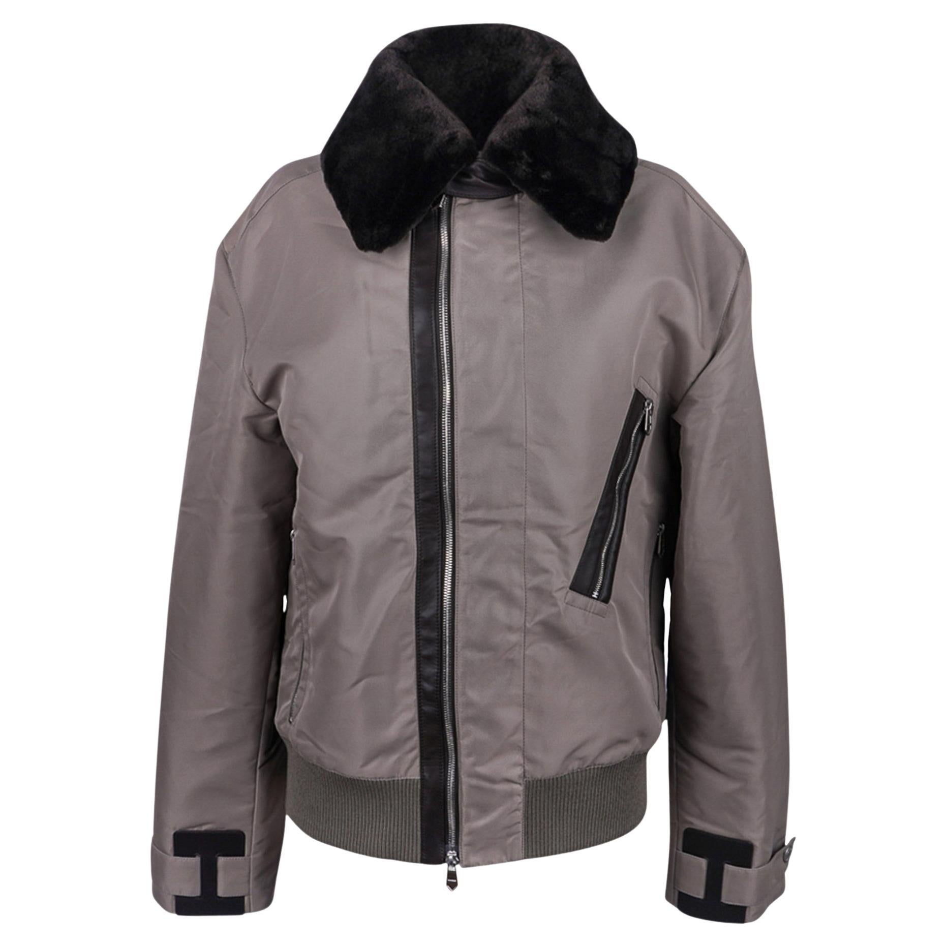 Hermes Herrenjacke Grau mit schwarzem Leder und Biberkragen 48