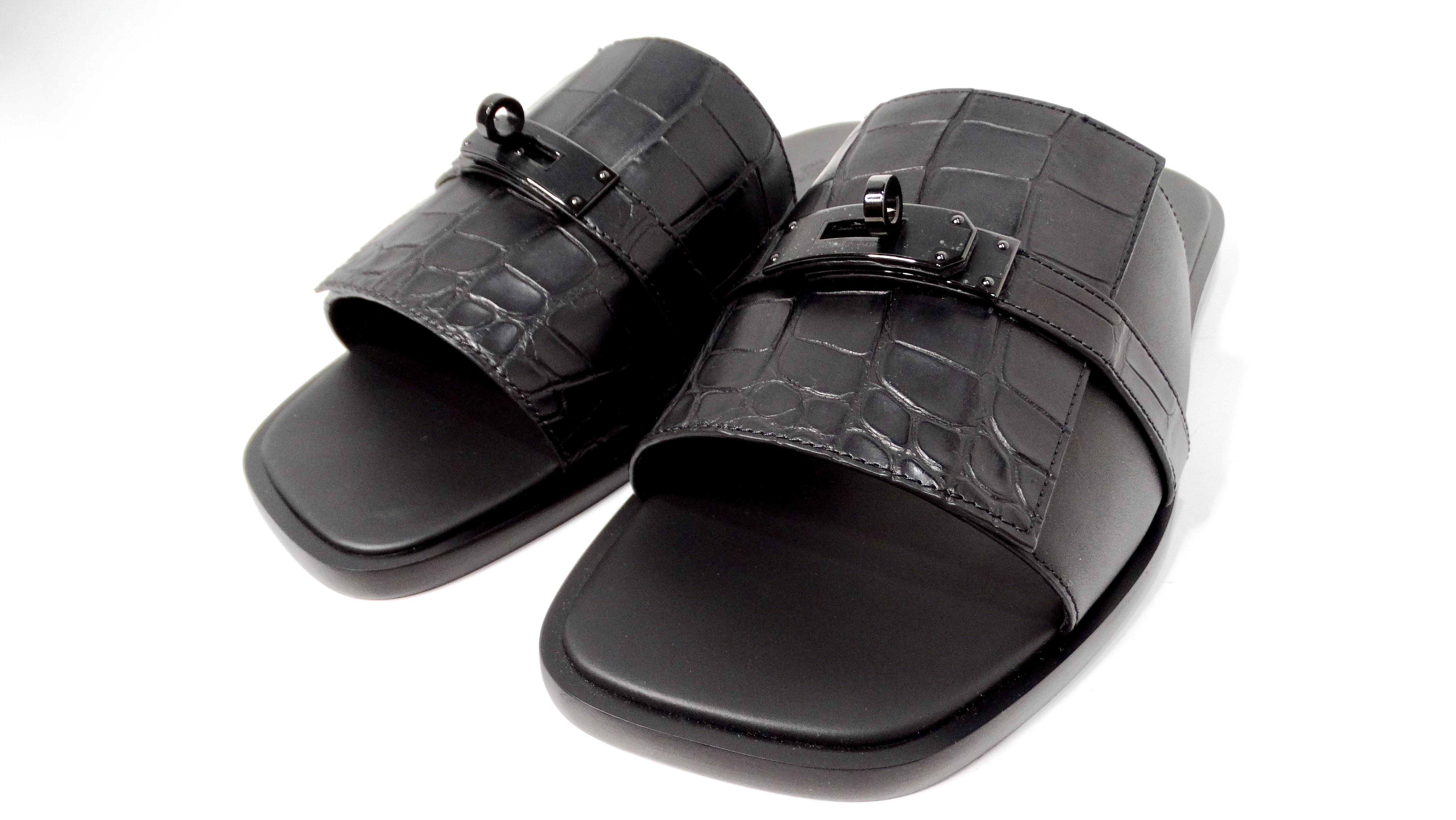 Hermes Mens Made-To-Order Gabriel Black Alligator Leather Slide Sandals In Good Condition For Sale In Scottsdale, AZ