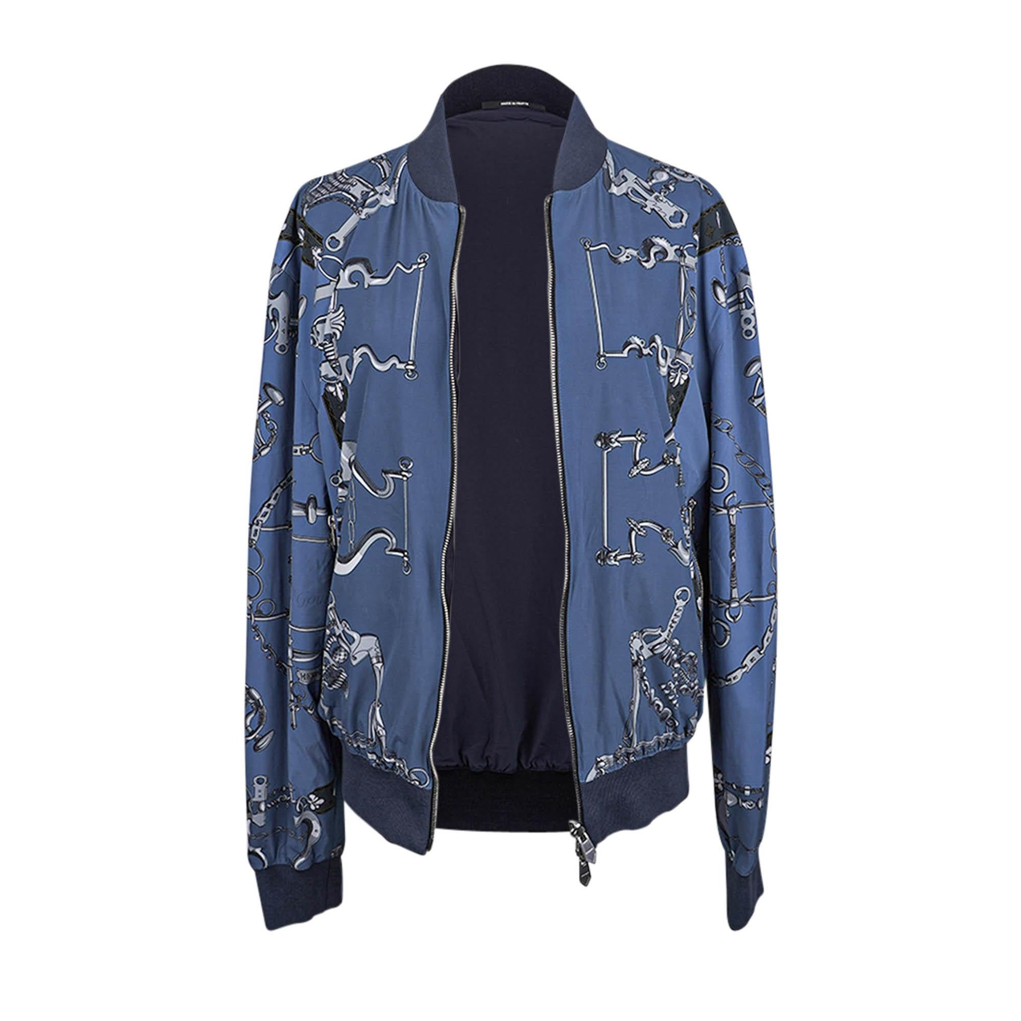 Hermes Homme Mors et Gourmettes Soie Shirt Jacket Blue Reversible Windbreaker 50 en vente 4