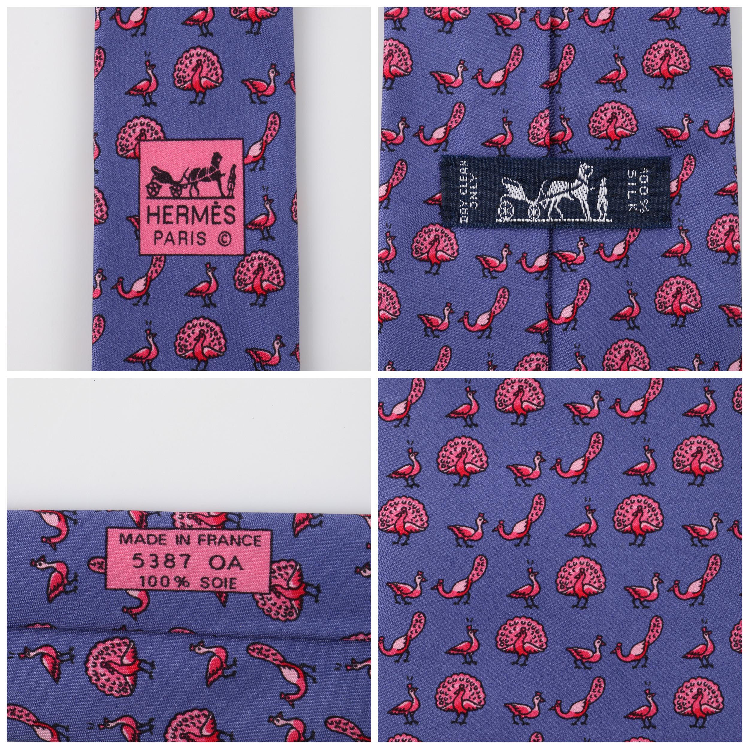 HERMES Men’s Purple Pink Courting Peacocks 5-Fold Silk Twill Necktie Tie 5387 OA In Excellent Condition In Thiensville, WI