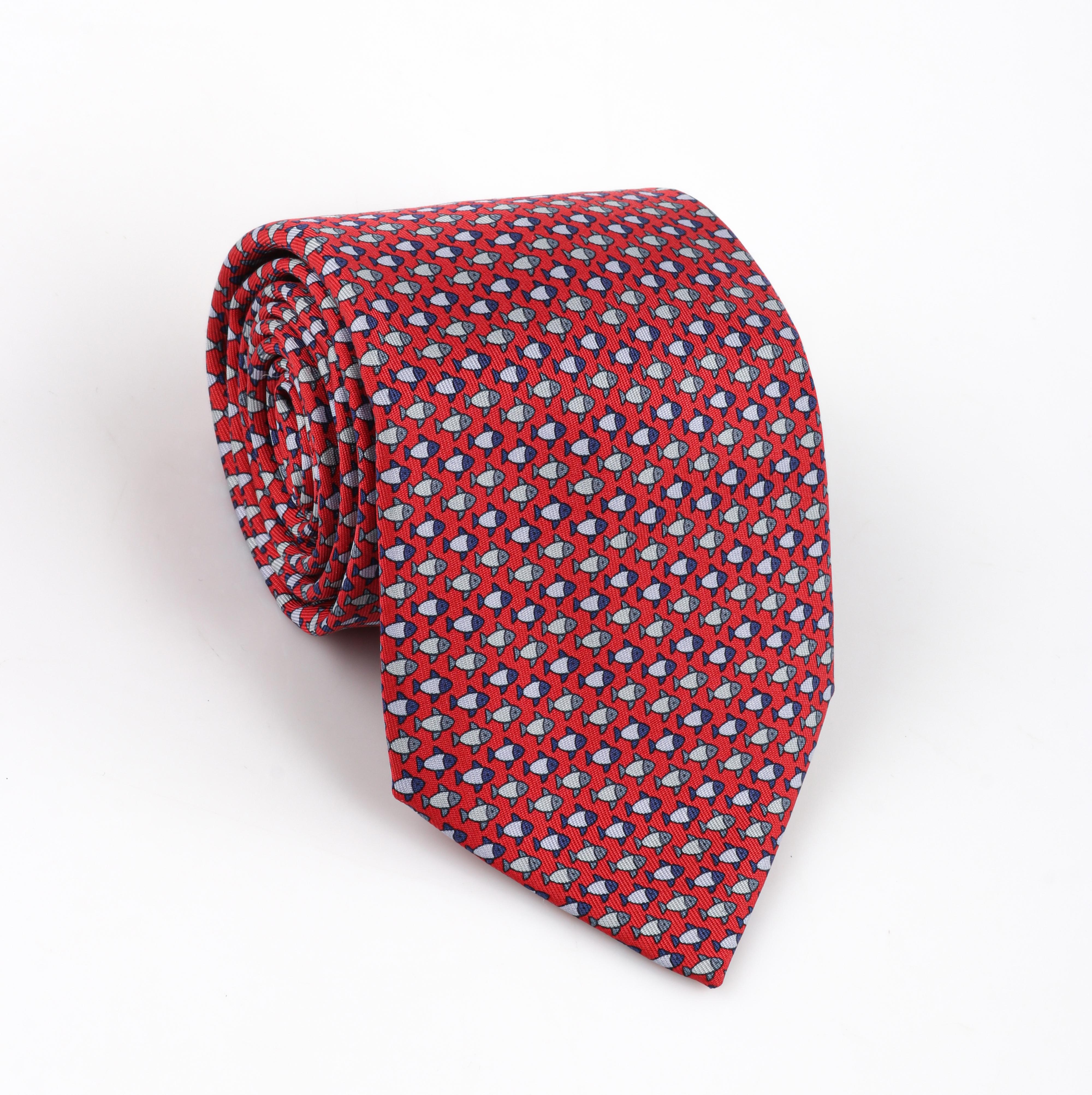 HERMES Herren Krawatte Rot Grau Blau Klein Fisch 5-fach Seide Twill Krawatte 7892 UA
 
Marke/Hersteller: Hermes
Style: 5-fache Krawatte
Farbe(n): Rot-:: Blau- und Grautöne
Gefüttert: Ja
Markierter Stoffgehalt: 