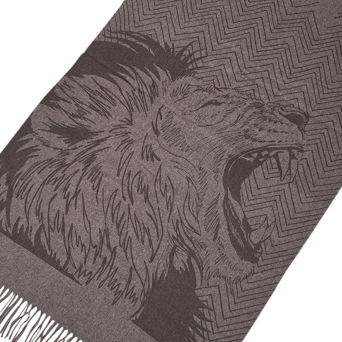 Mightychic offers an Hermes Cashmere Roaaaaar ! muffler with fringed edges.
Beautiful neutral Etoupe in soft cashmere scarf.
Screen print tattoo style.
A roaring  lion with claw marks on rear.
Brown Lambskin leather Hermes label.
Designed by Alice