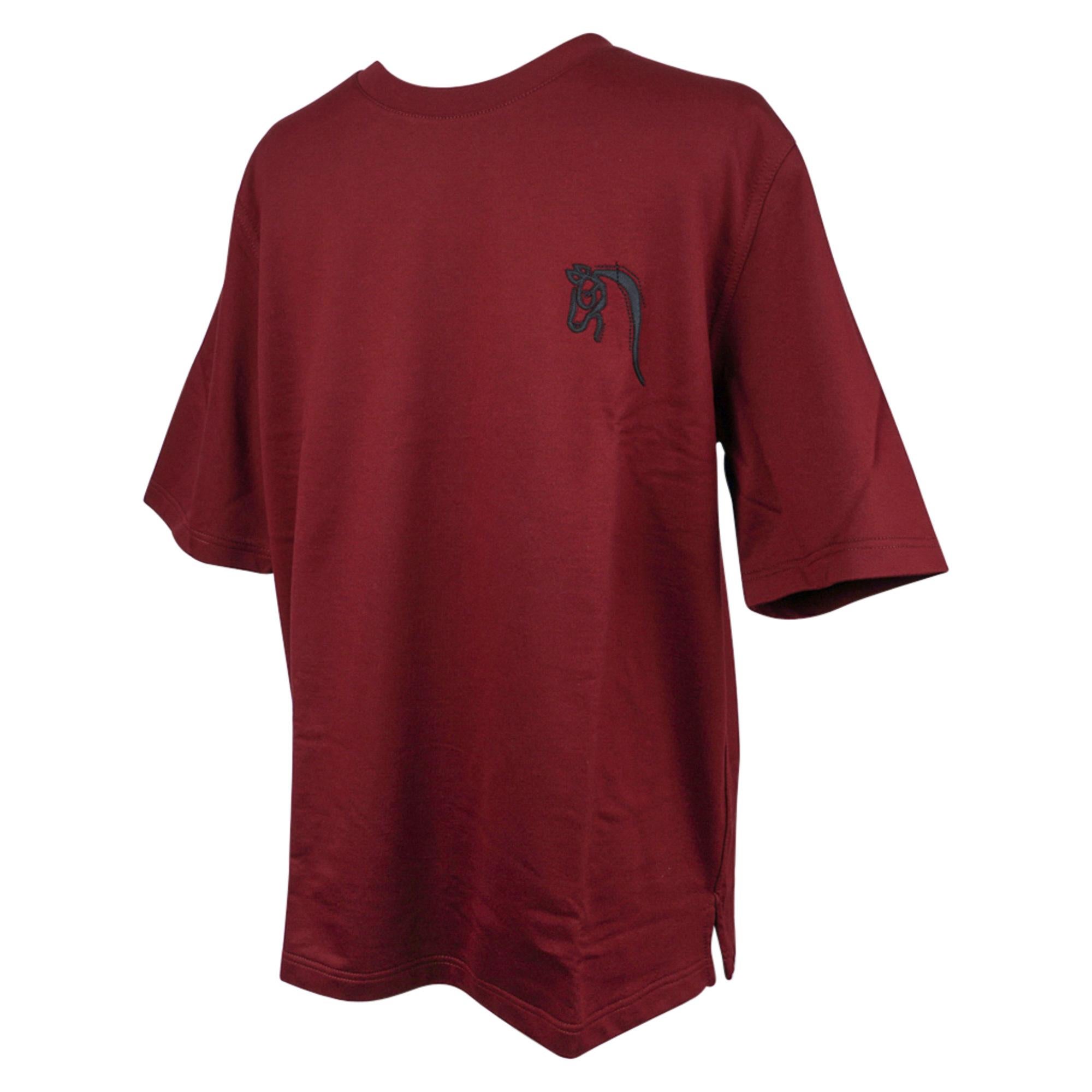 Hermes Herren T-Shirt H Mini Patch Cuir Rouge H Baumwolle M im Zustand „Neu“ im Angebot in Miami, FL