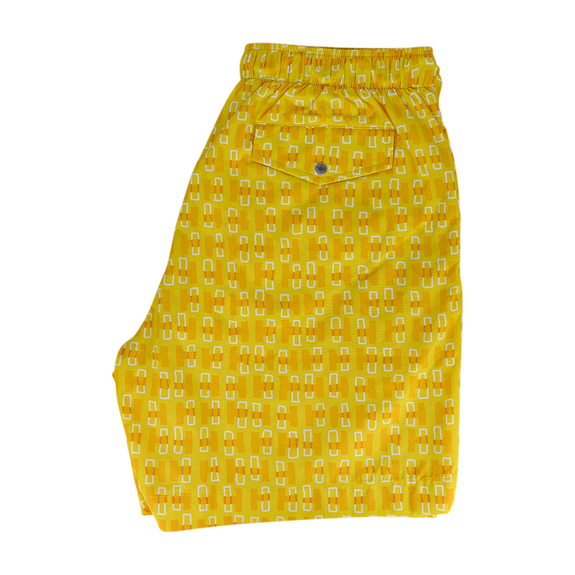 Hermès - Malles de bain Touches de H jaune d'or pour homme, taille S Neuf - En vente à Miami, FL