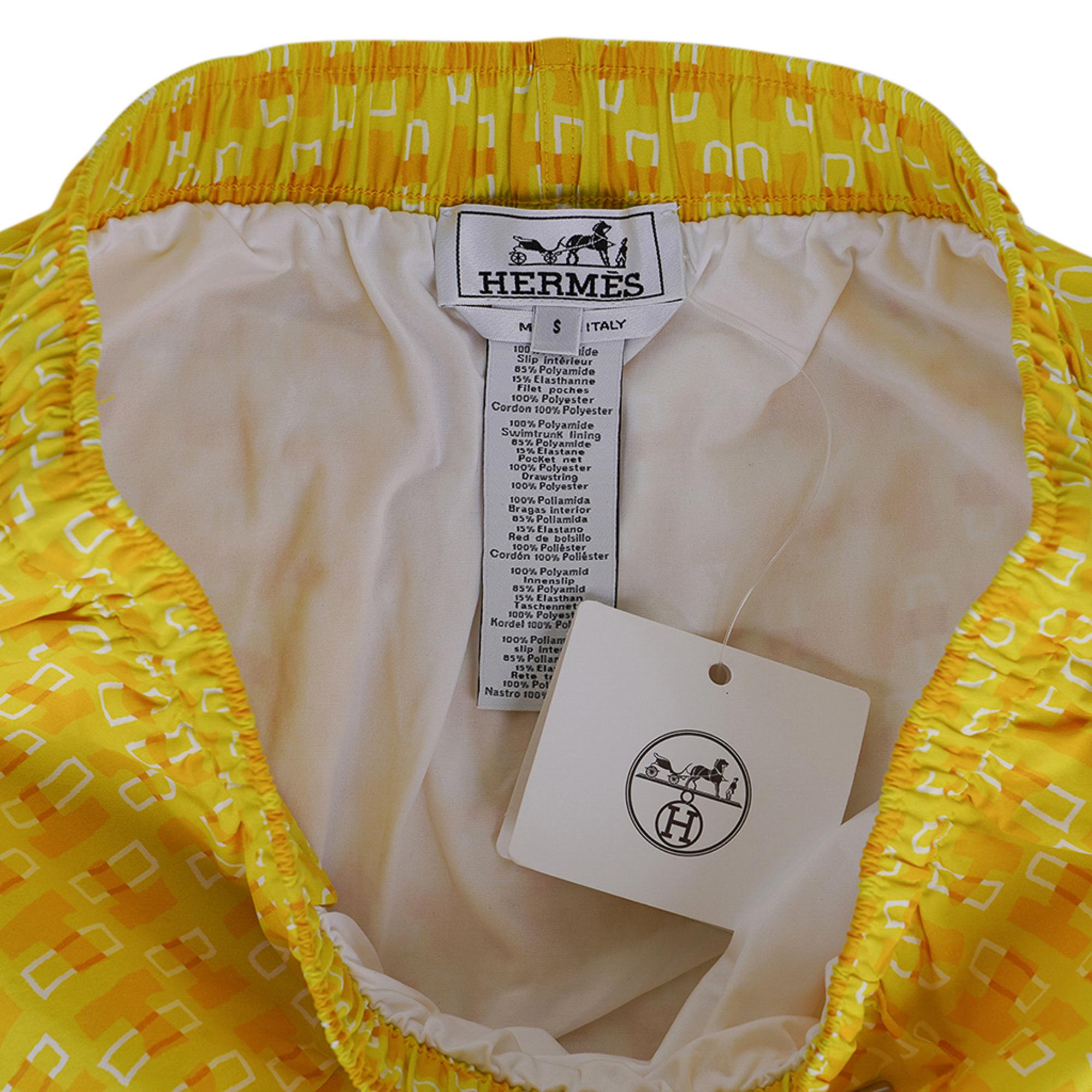 Hermès - Malles de bain Touches de H jaune d'or pour homme, taille S en vente 4