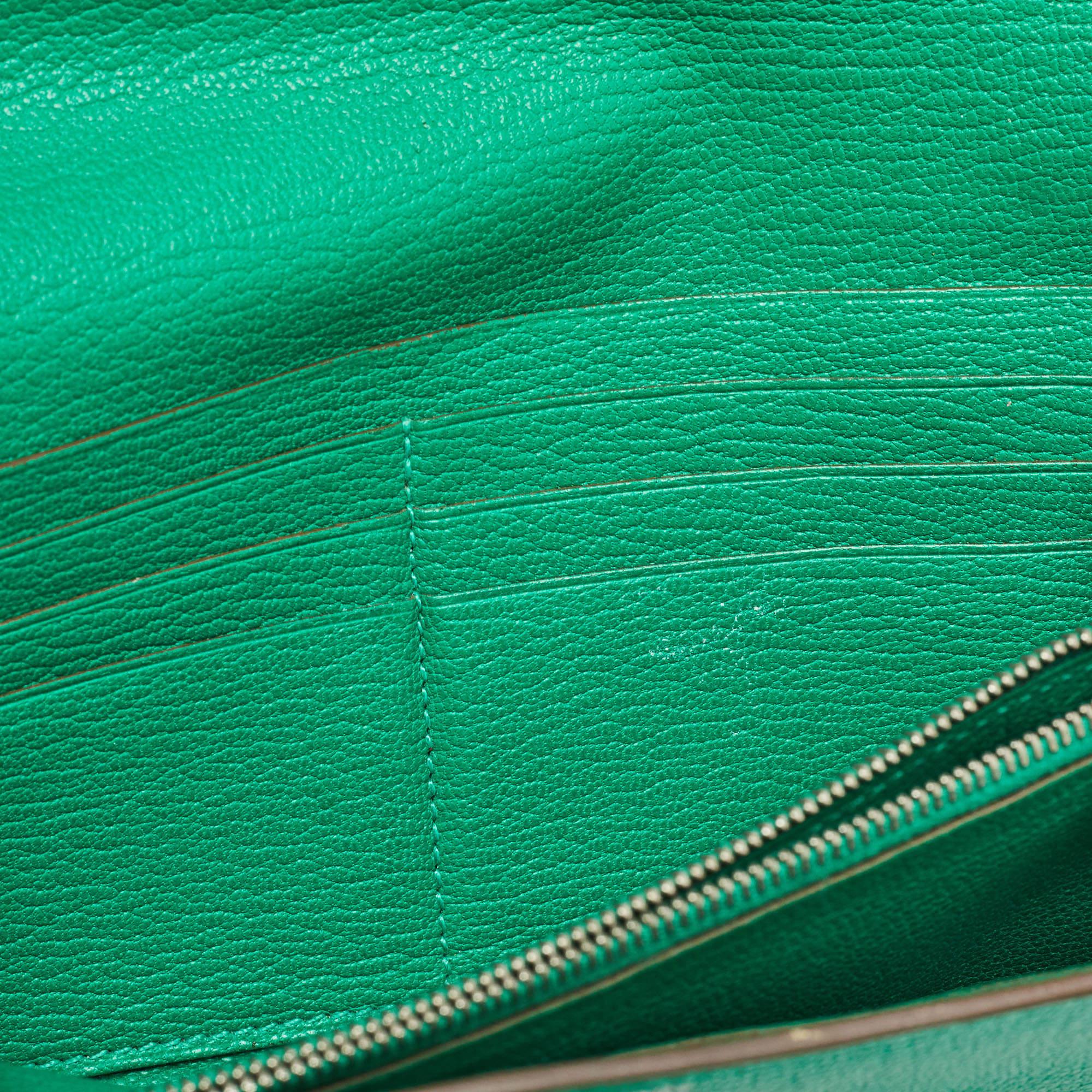 Blu Portafoglio Kelly Longue in pelle di Hermes Menthe Chevre Mysore in vendita